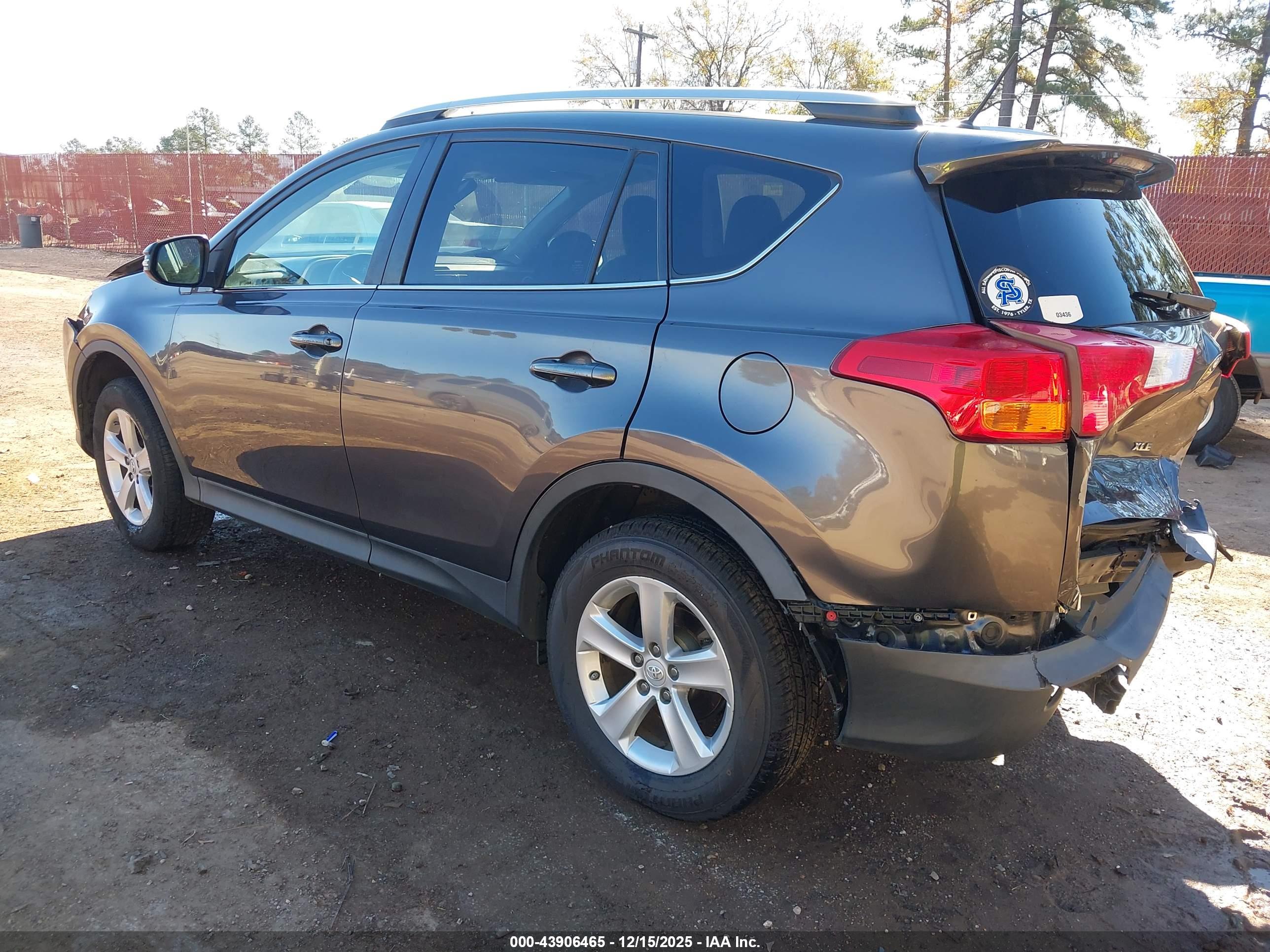 TOYOTA RAV4 image 3