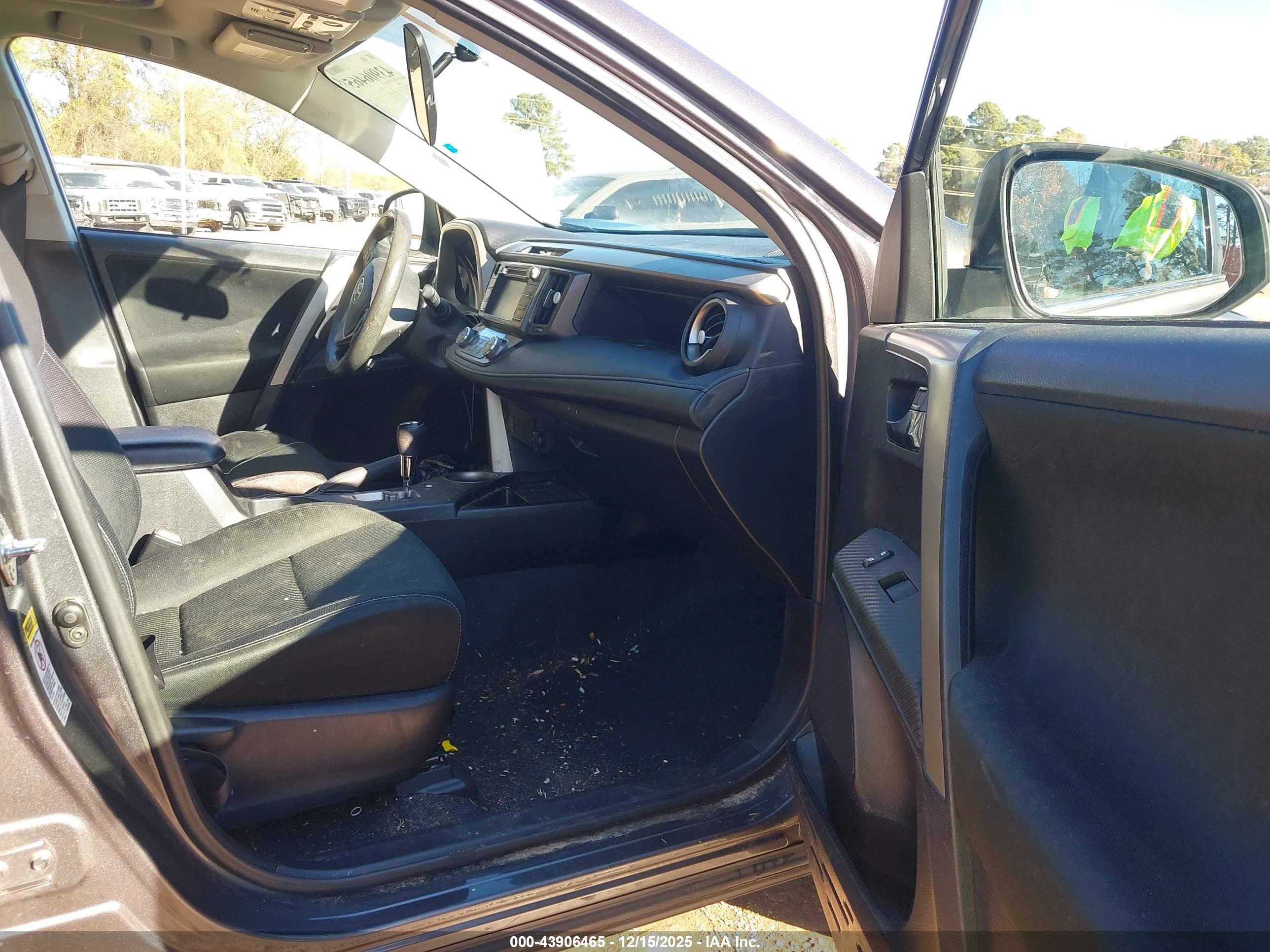 TOYOTA RAV4 image 5