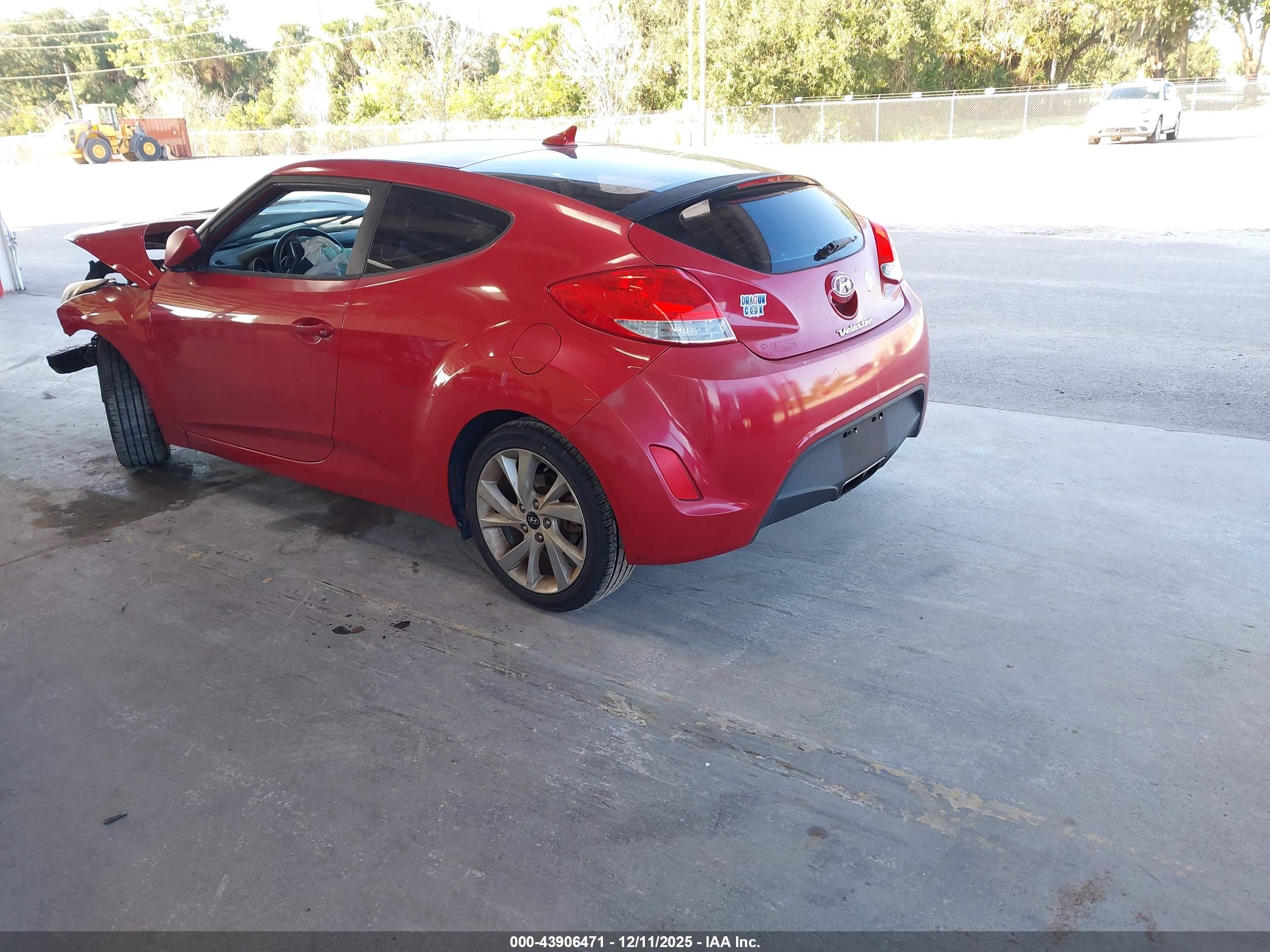 HYUNDAI VELOSTER image 3