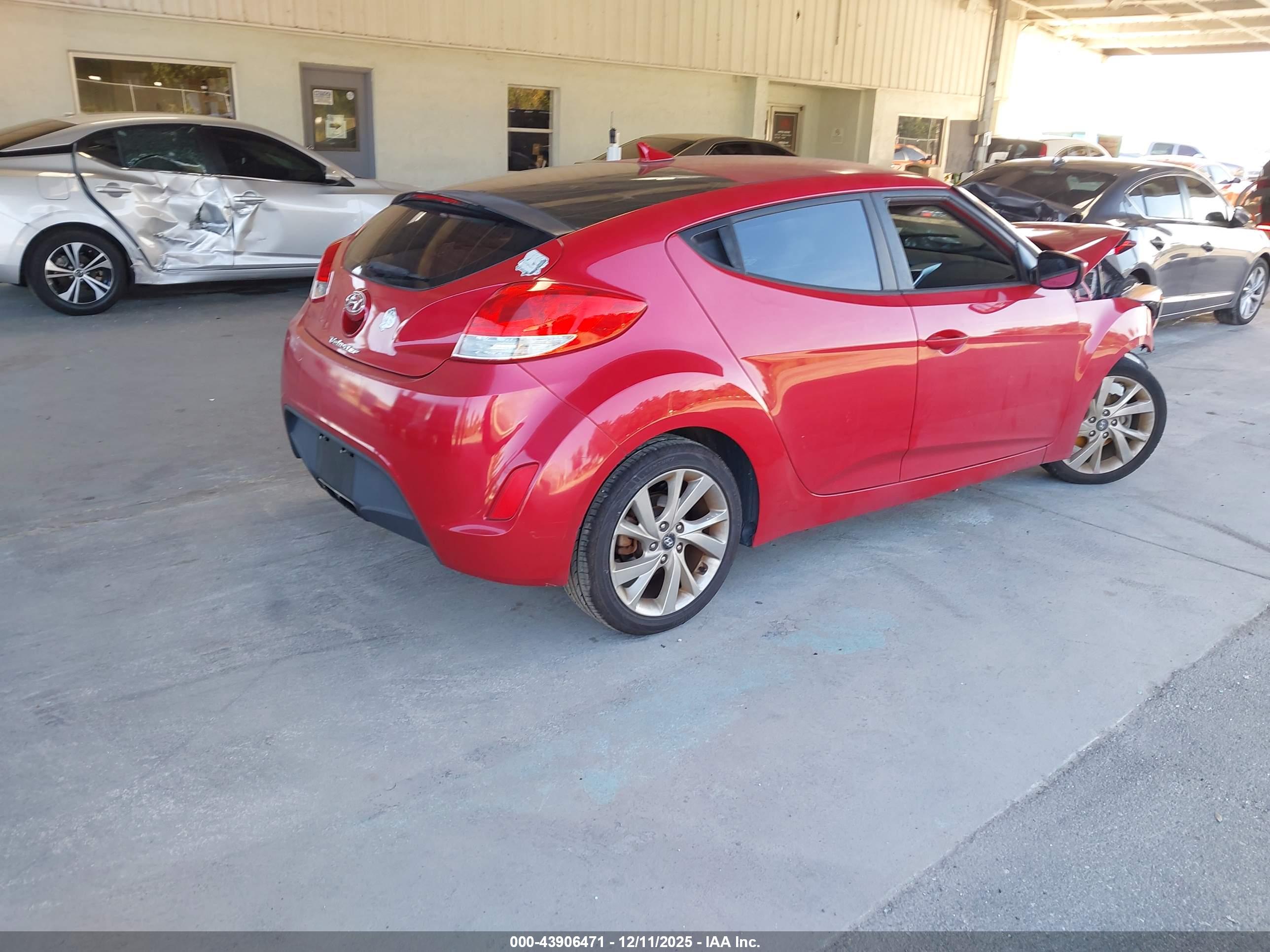 HYUNDAI VELOSTER image 4