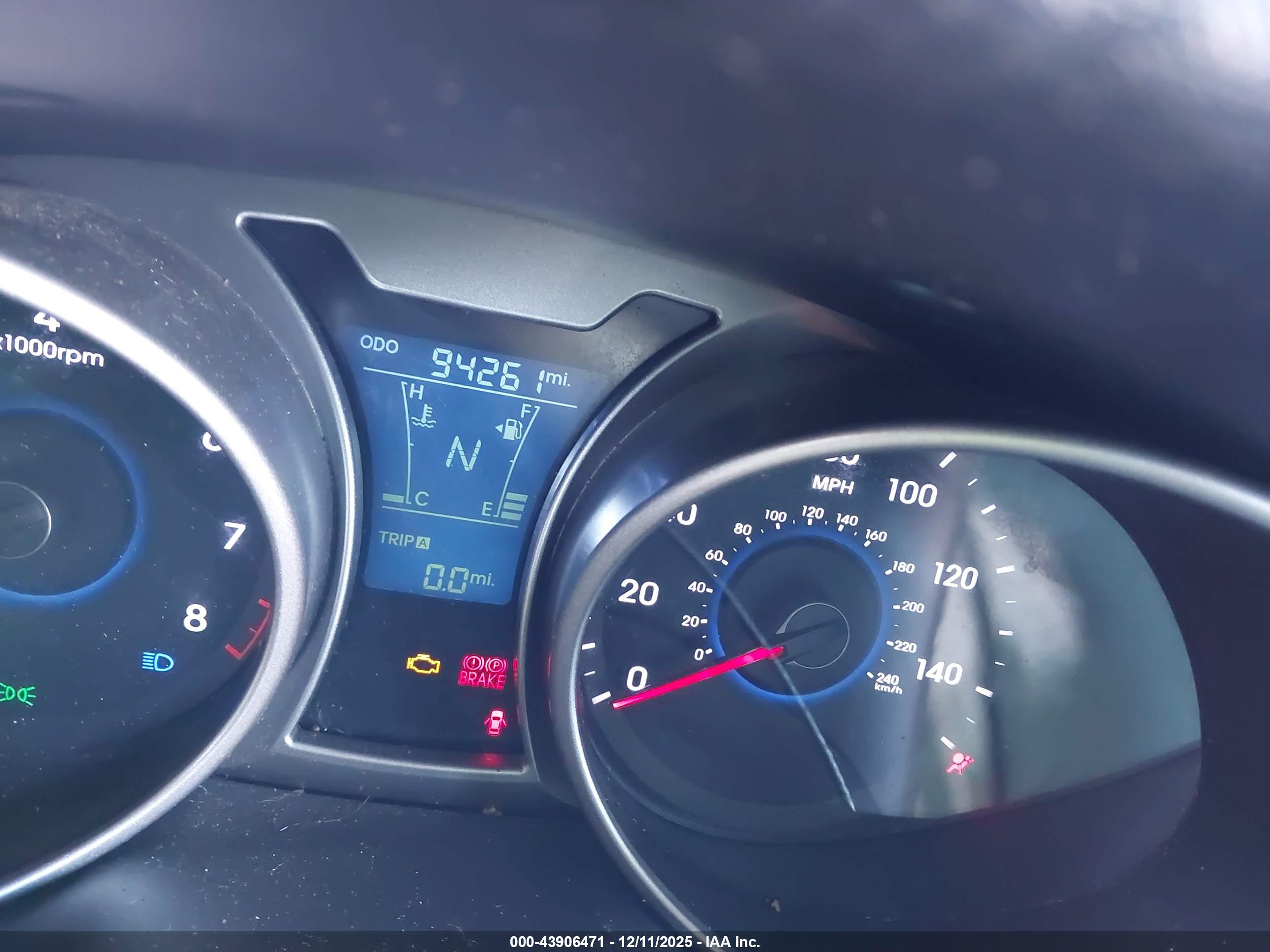 HYUNDAI VELOSTER image 7