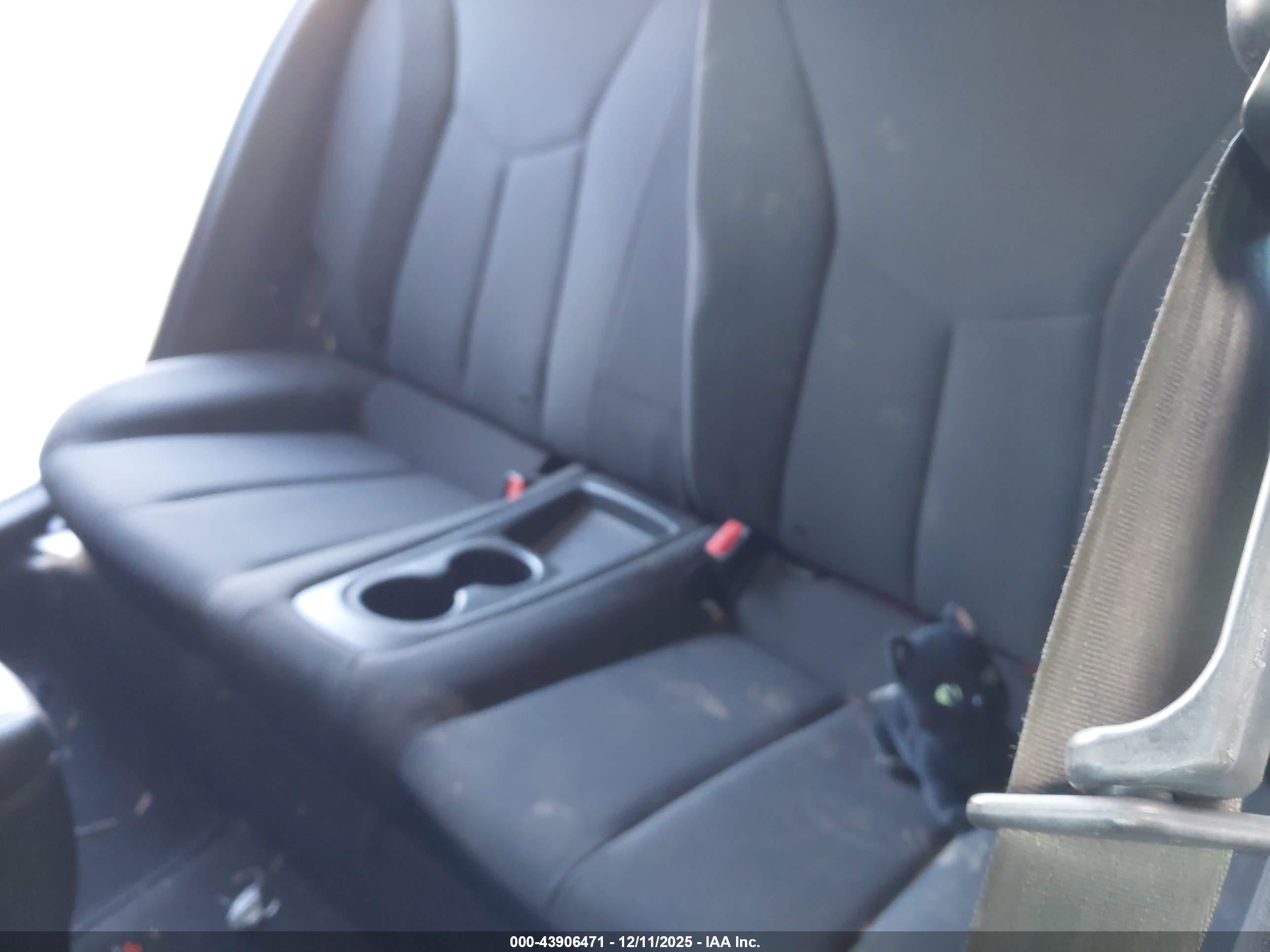 HYUNDAI VELOSTER image 8