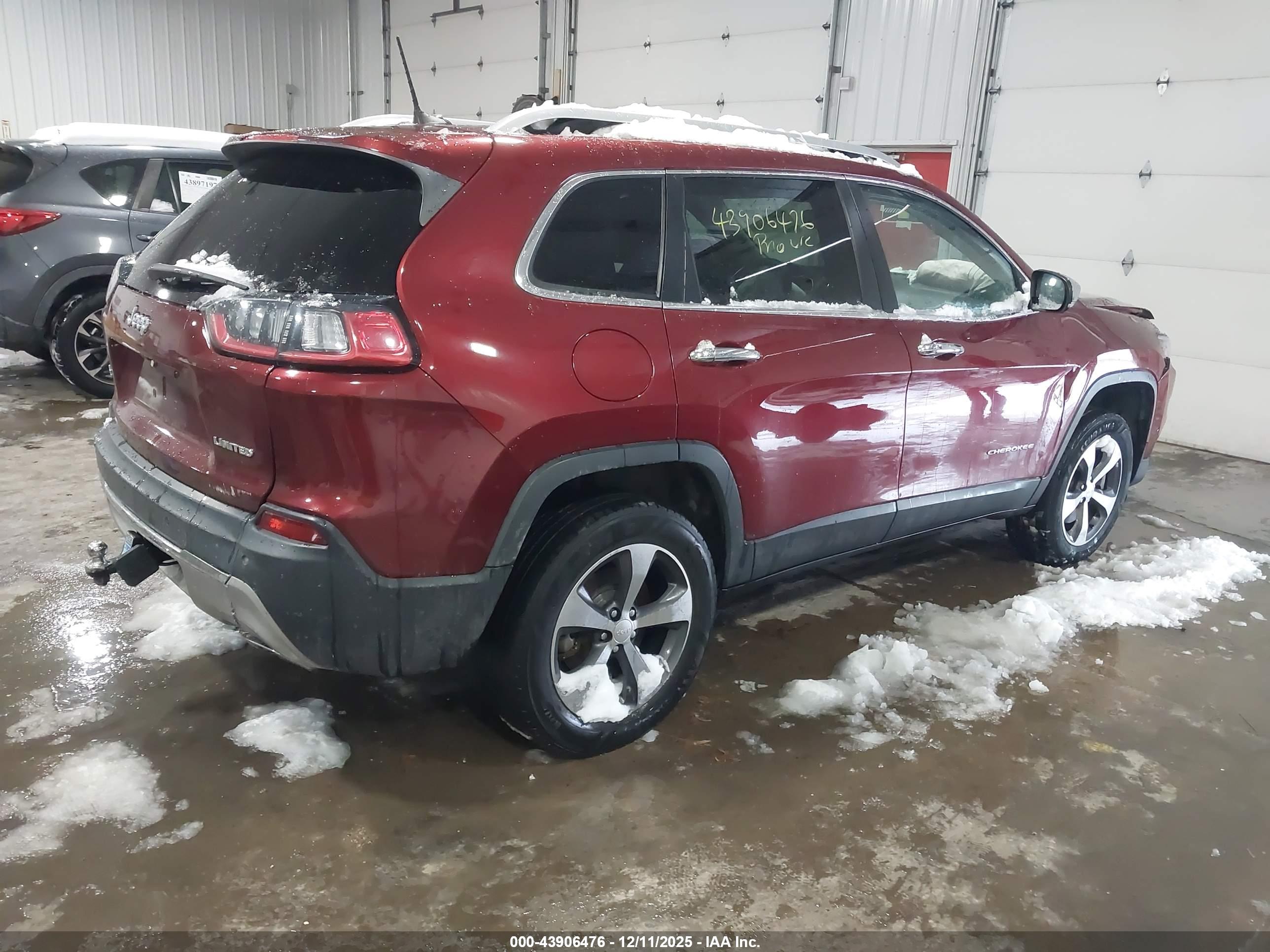 JEEP CHEROKEE image 4