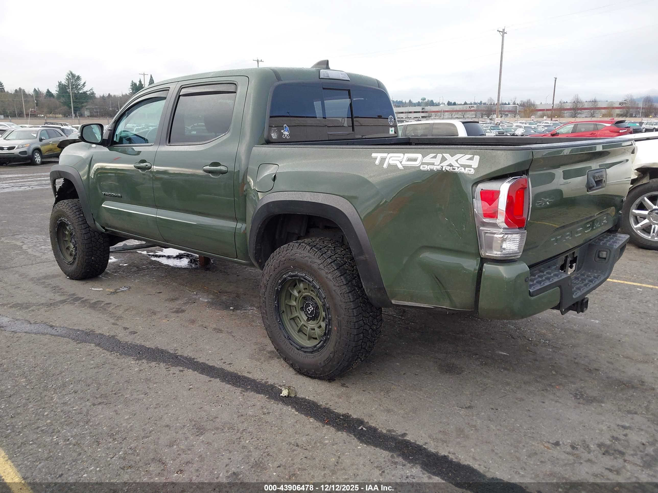 TOYOTA TACOMA image 3