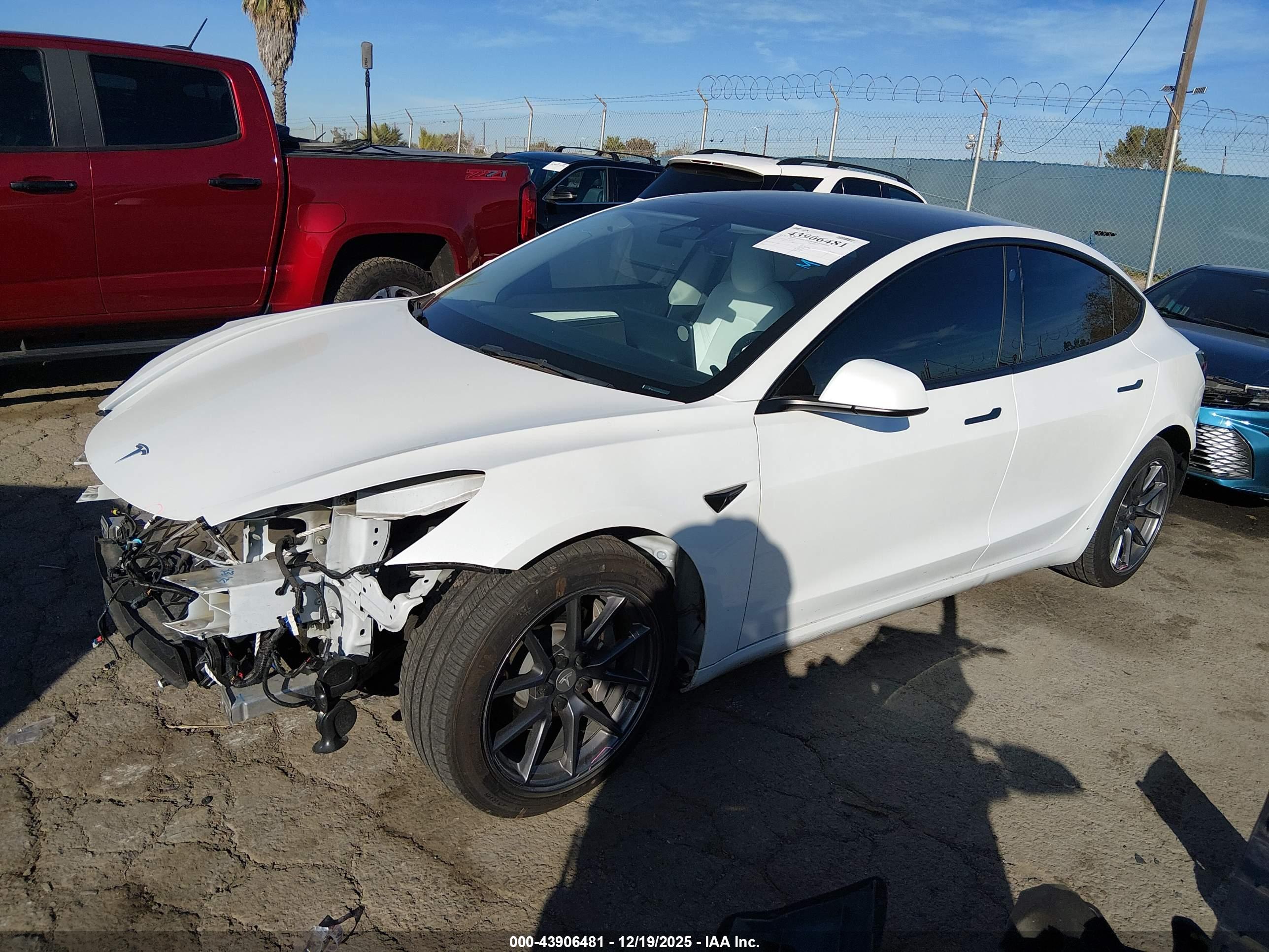 TESLA MODEL image 2