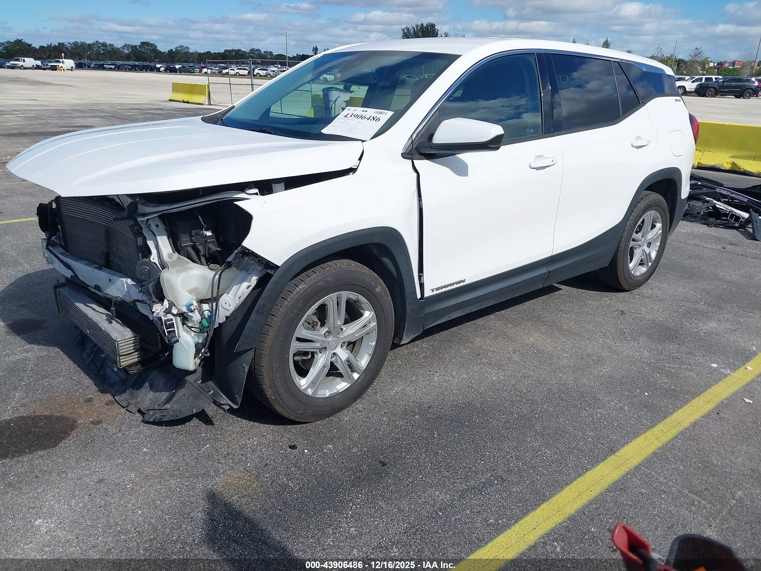 GMC TERRAIN image 2