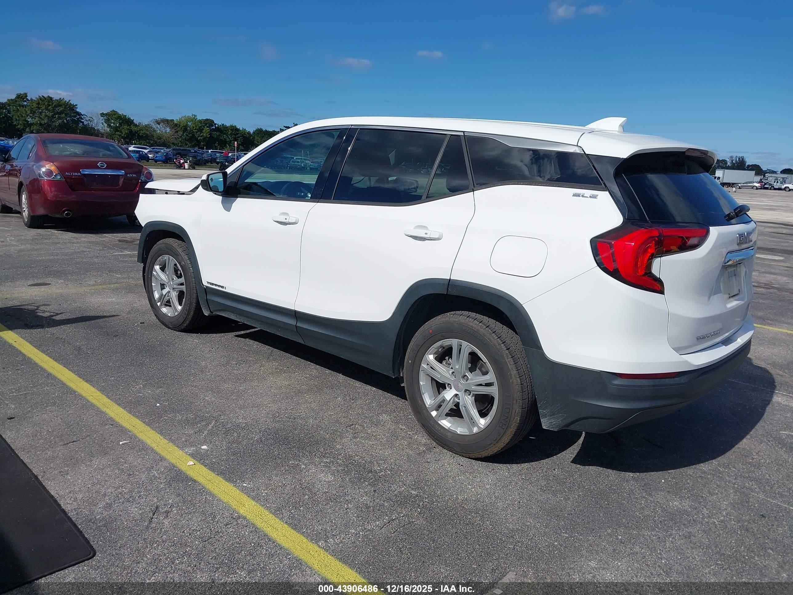 GMC TERRAIN image 3