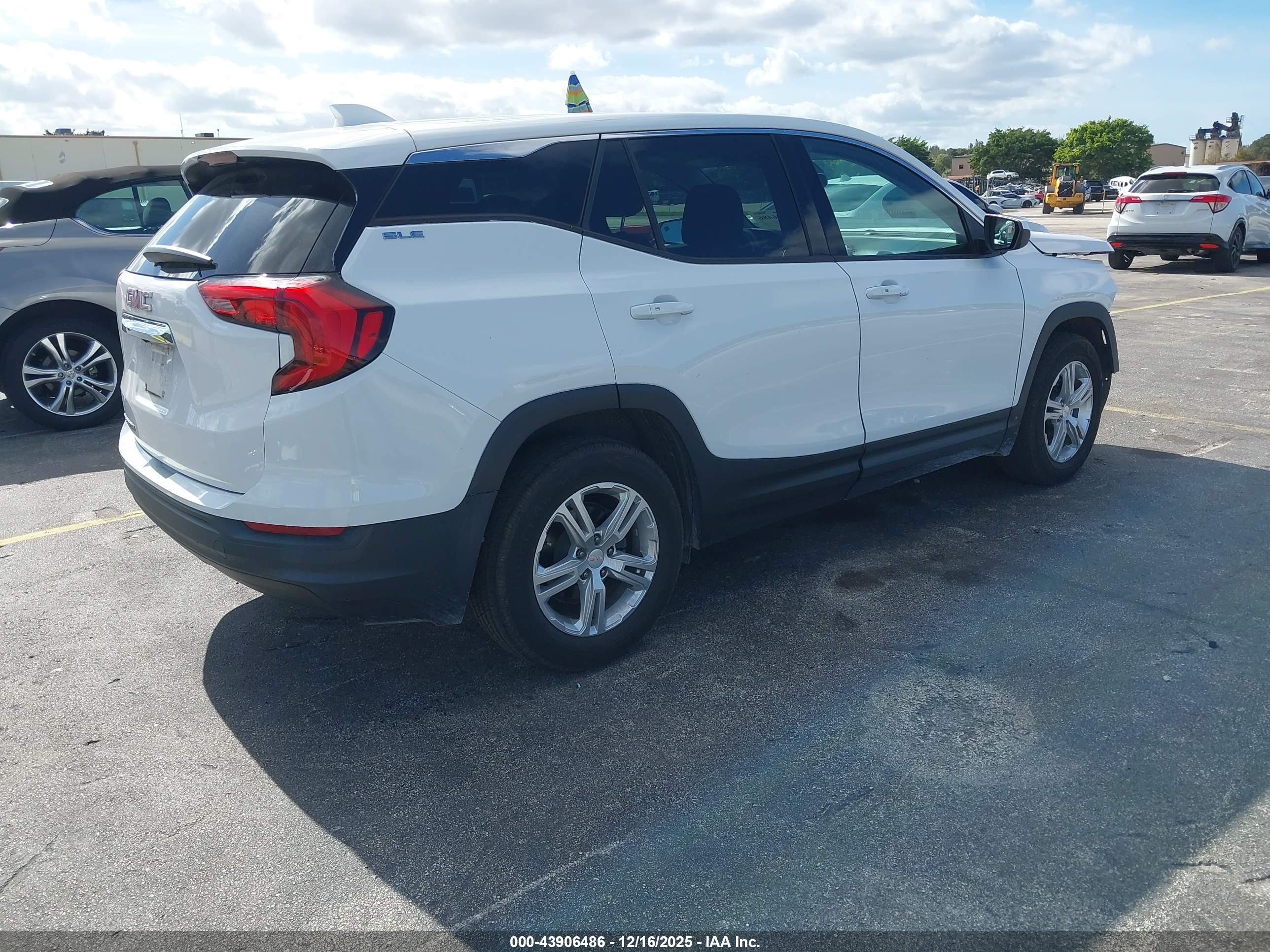 GMC TERRAIN image 4