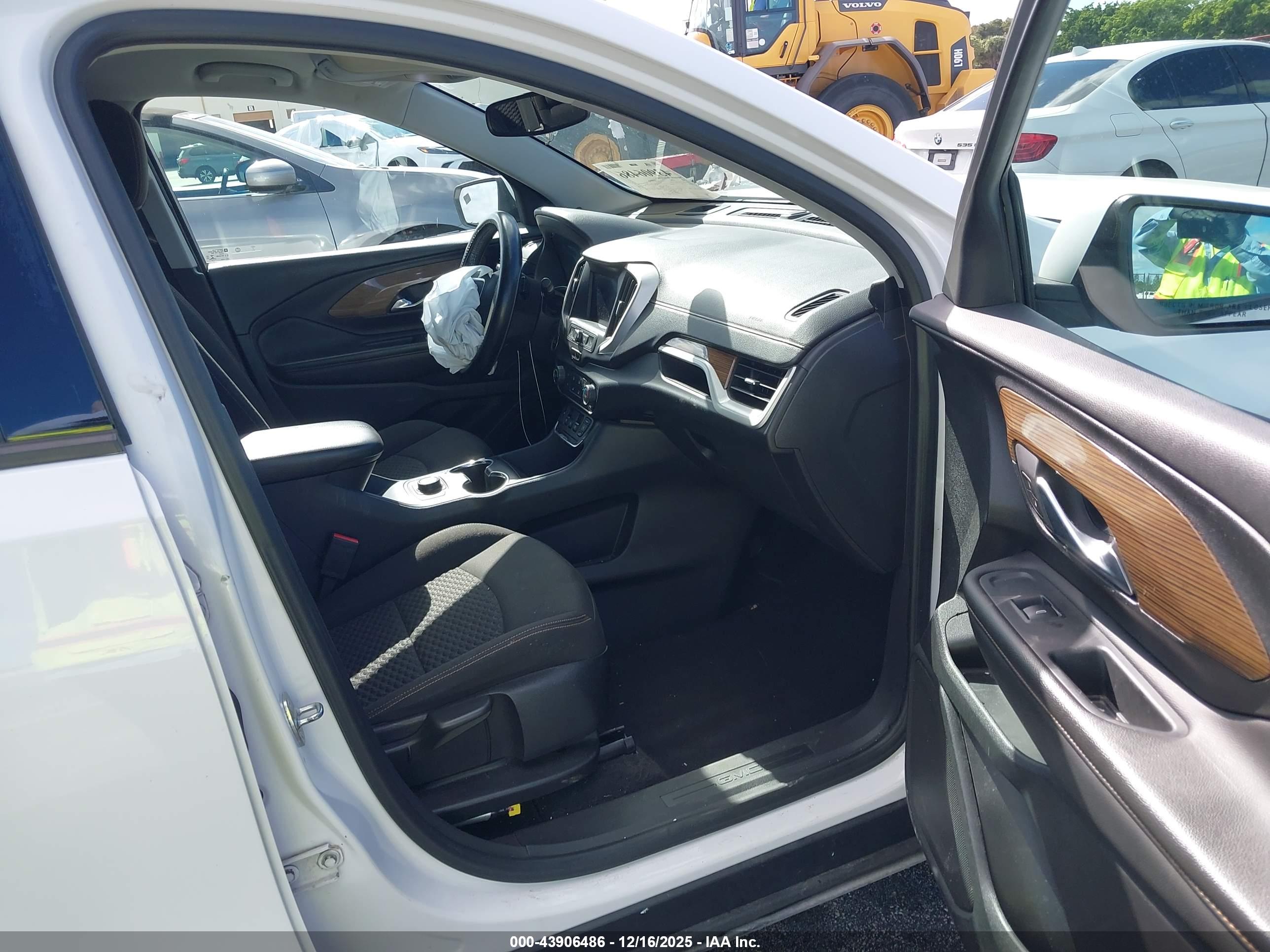 GMC TERRAIN image 5