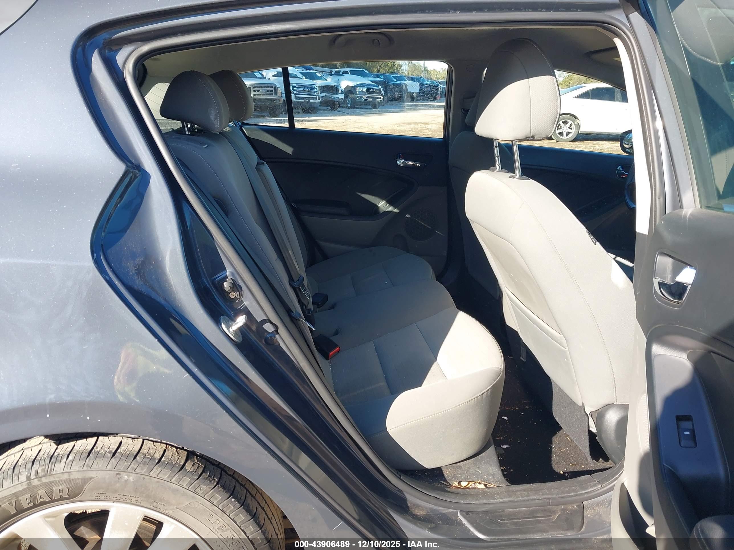 KIA FORTE image 8