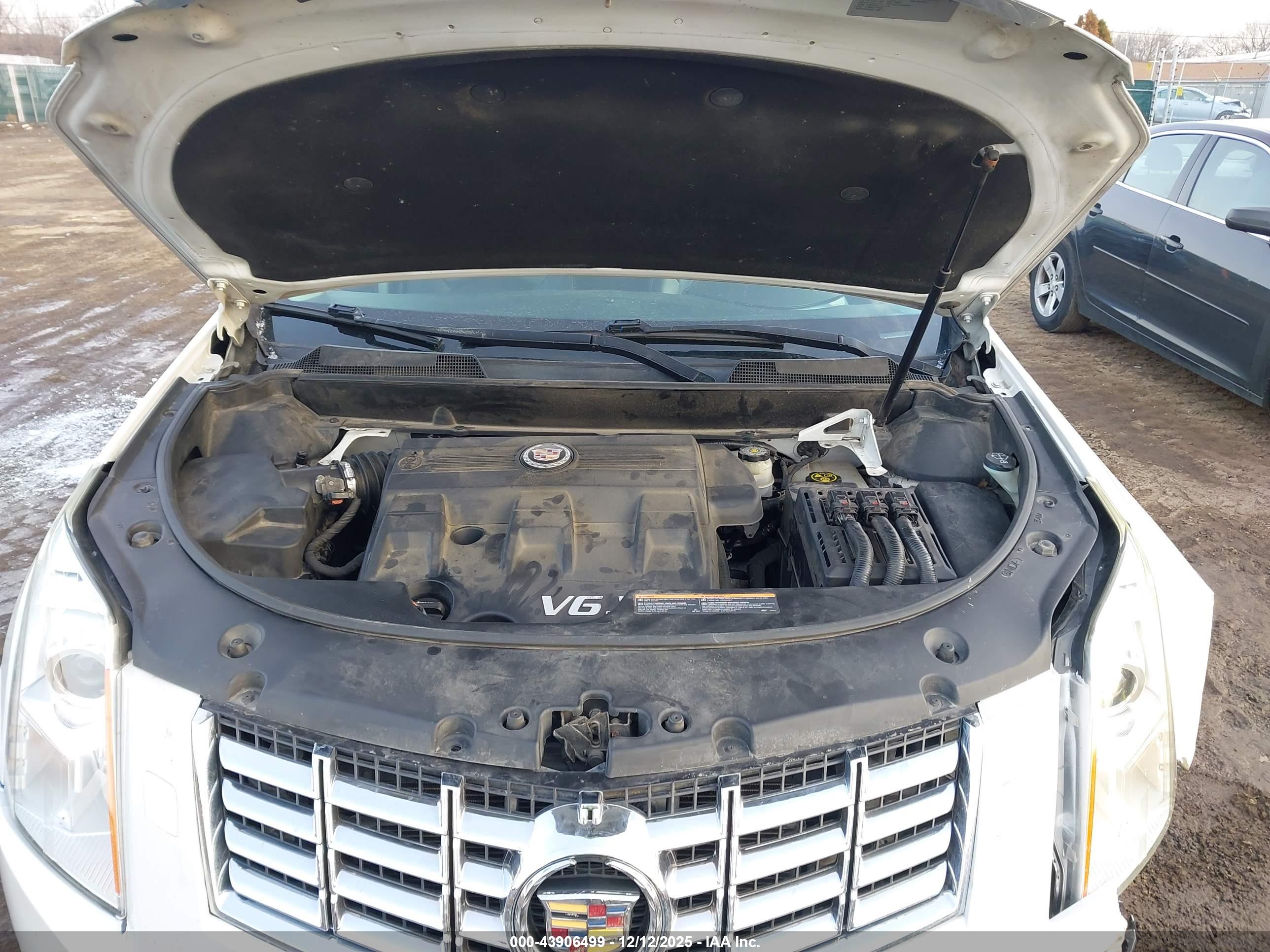 CADILLAC SRX image 10