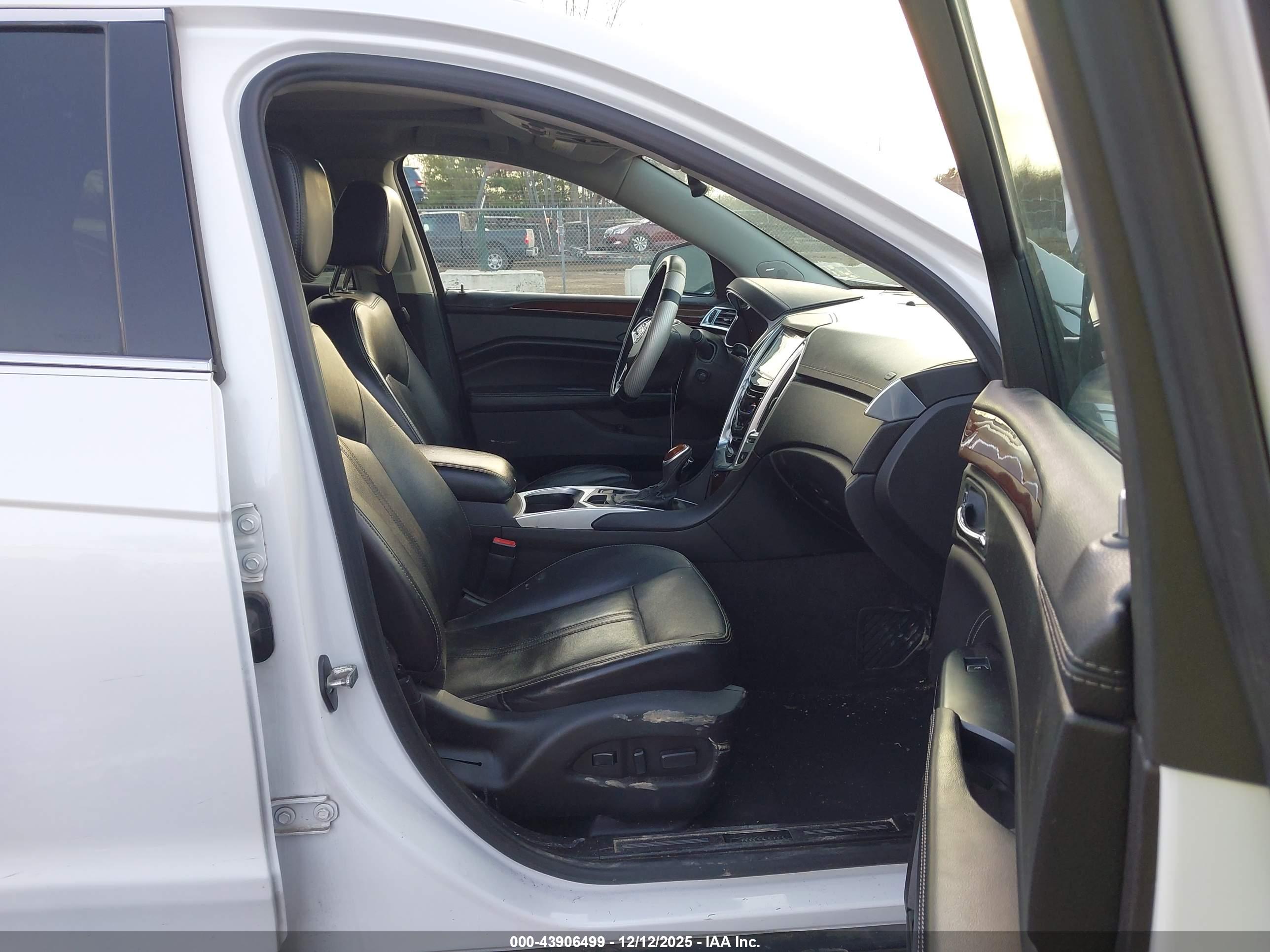 CADILLAC SRX image 5