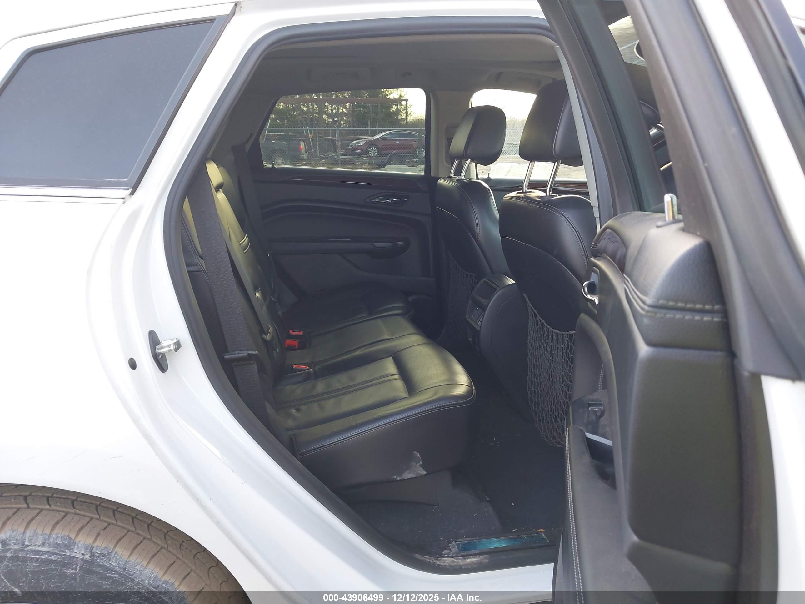CADILLAC SRX image 8