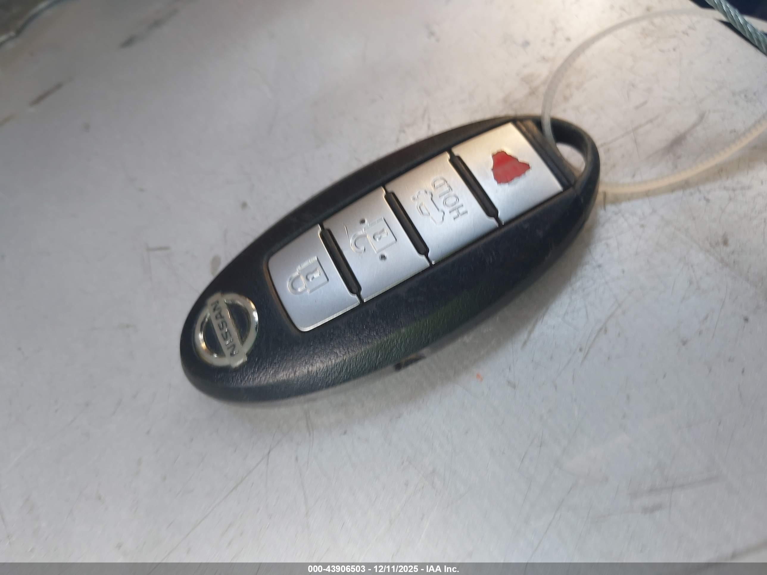 NISSAN MAXIMA image 11