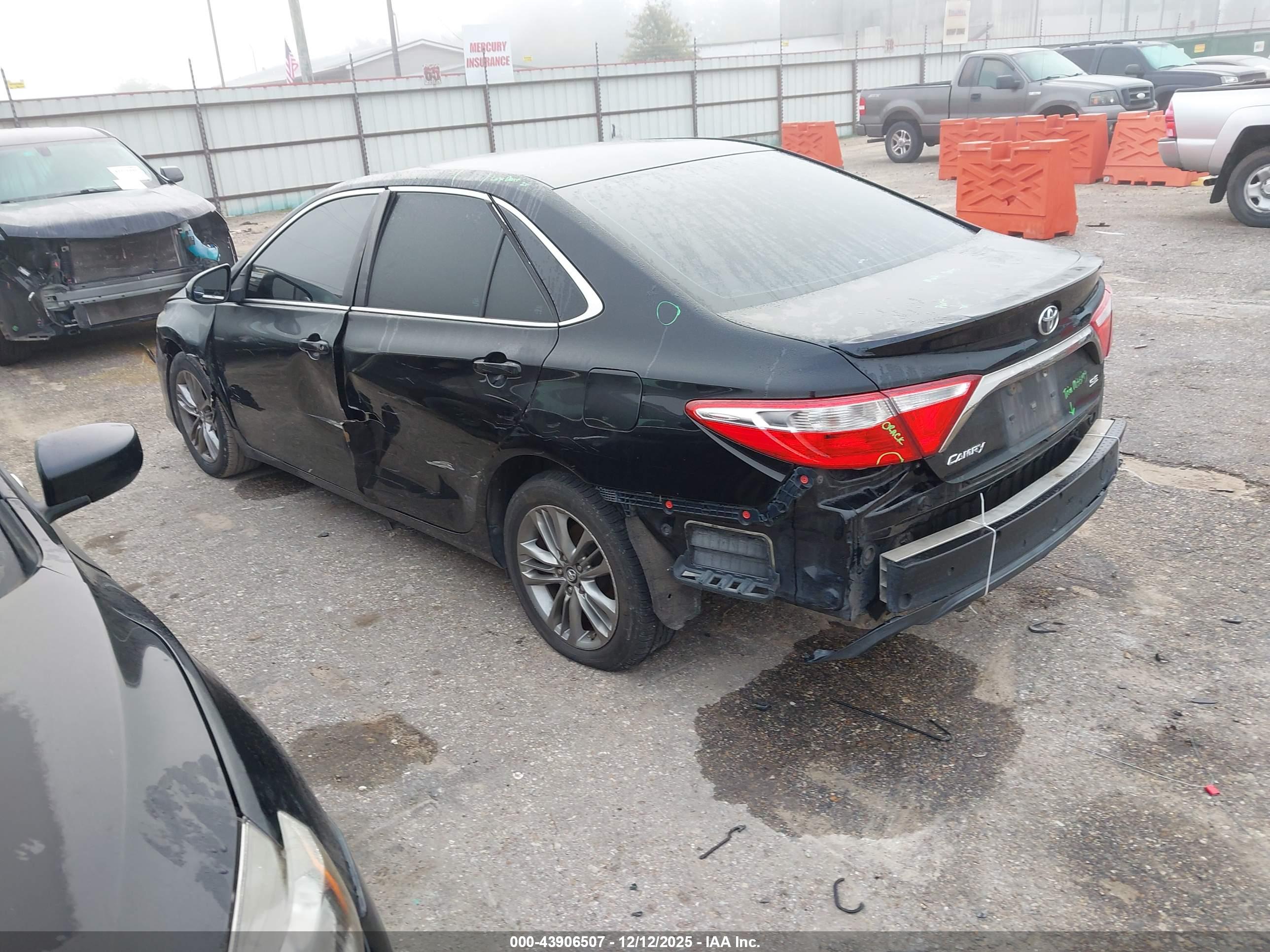 TOYOTA CAMRY image 3