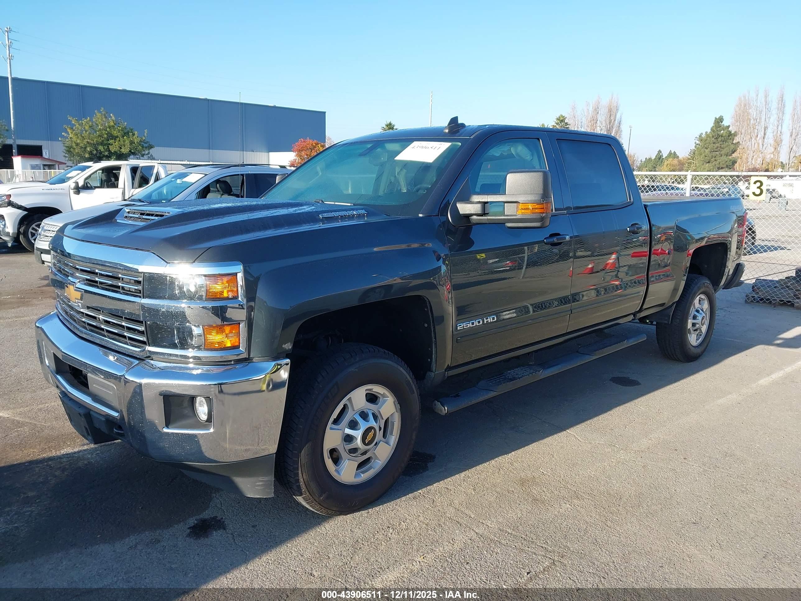 CHEVROLET SILVERADO image 2