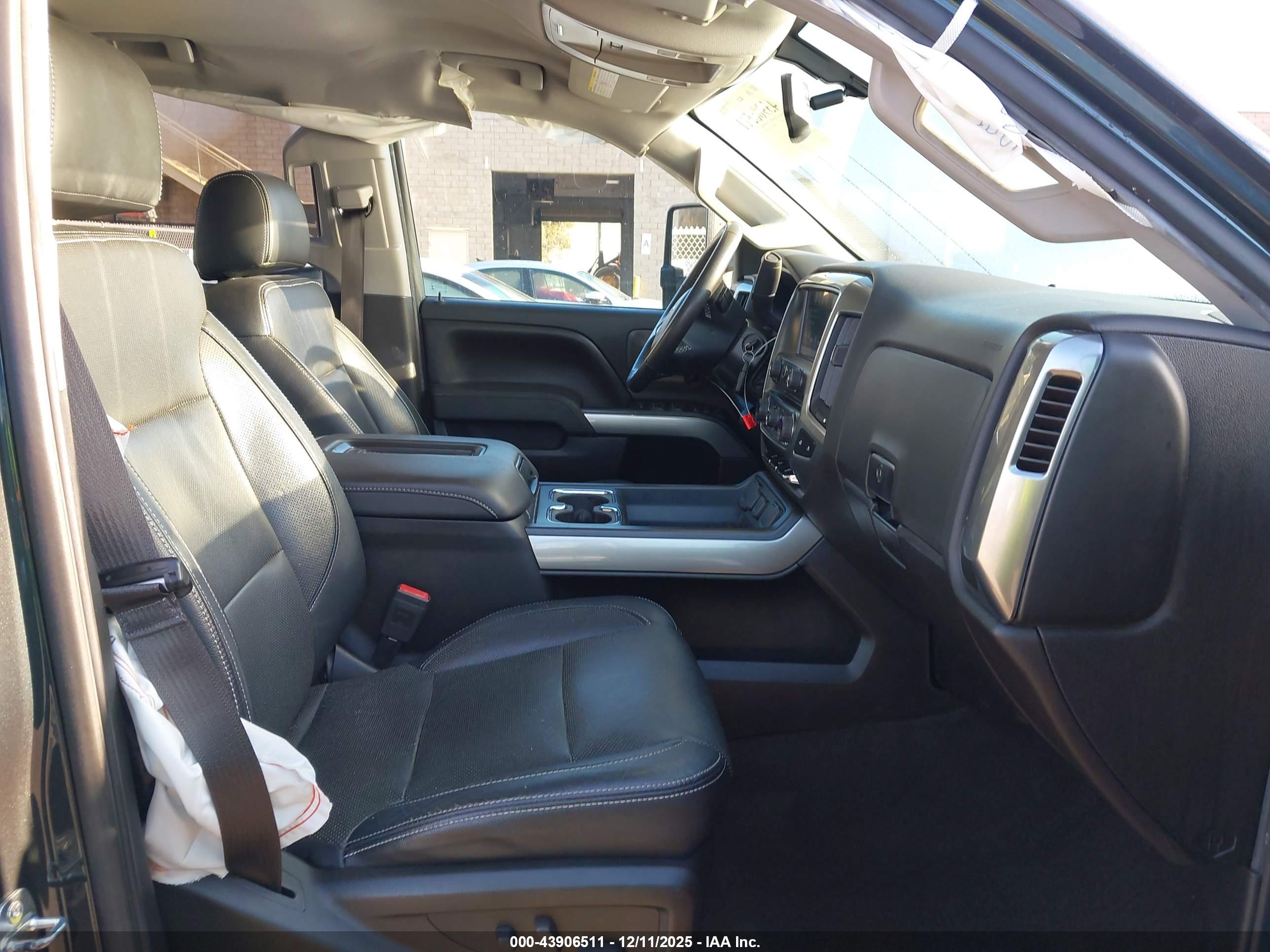 CHEVROLET SILVERADO image 5