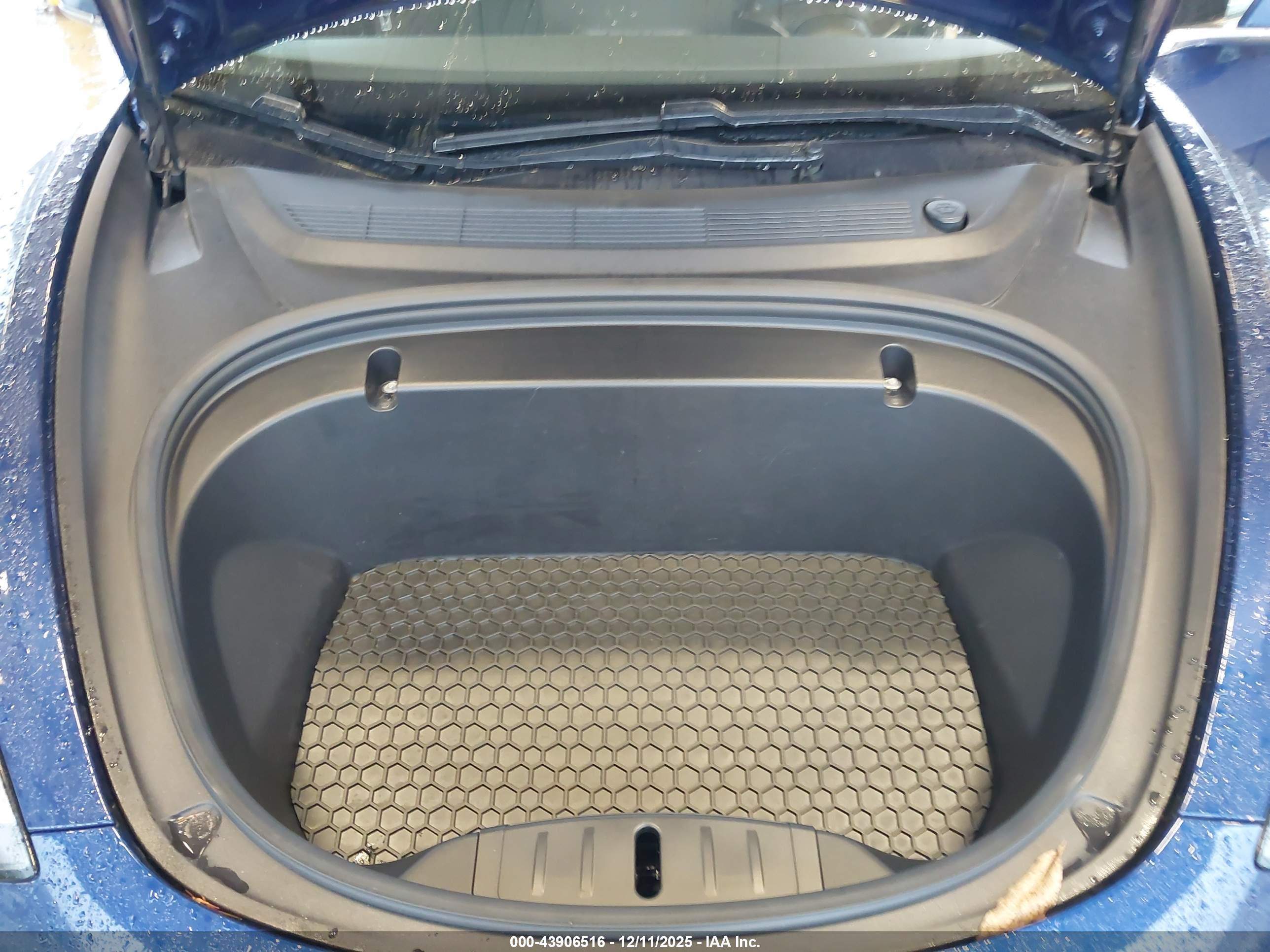 TESLA MODEL image 10