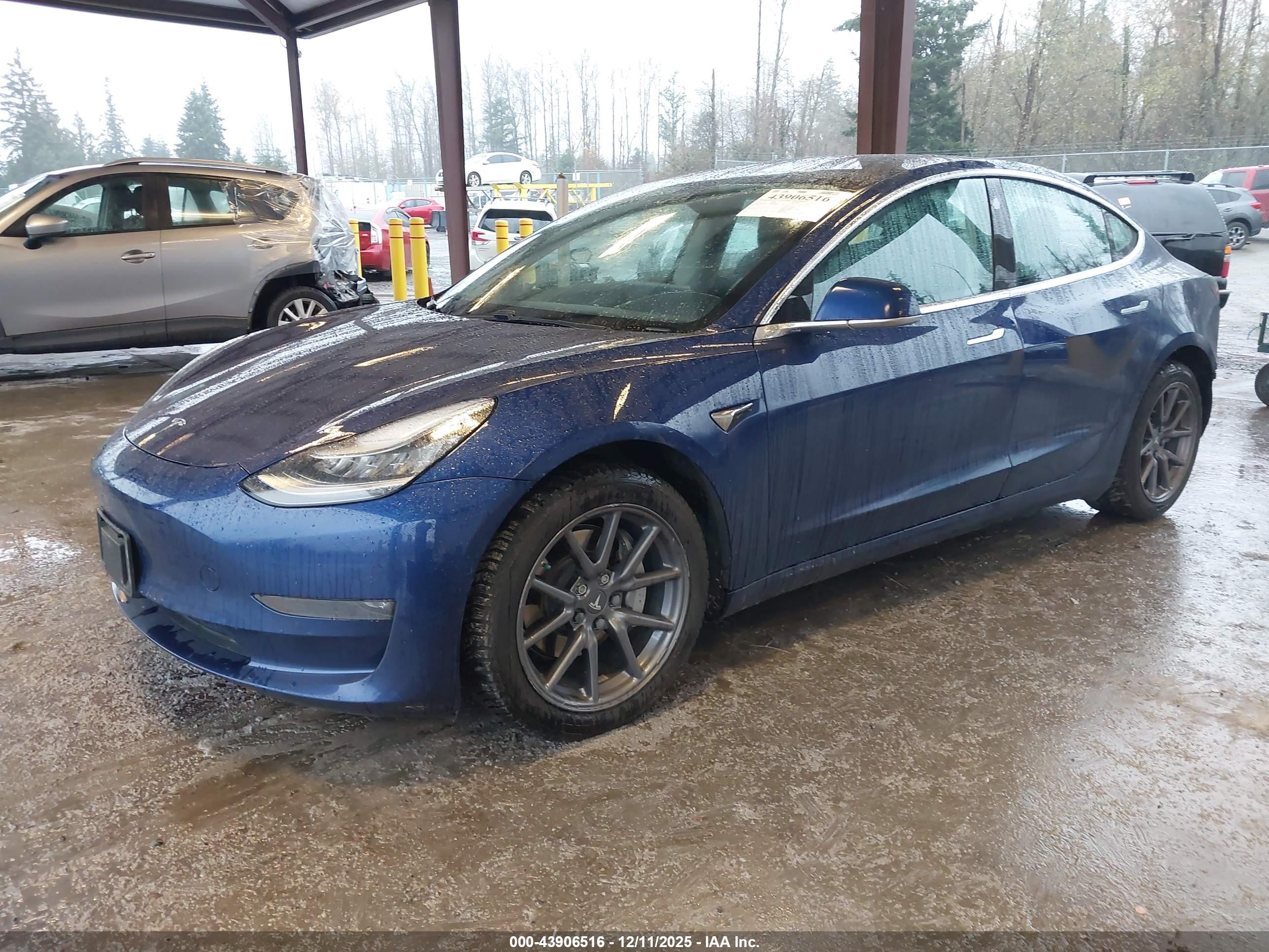 TESLA MODEL image 2