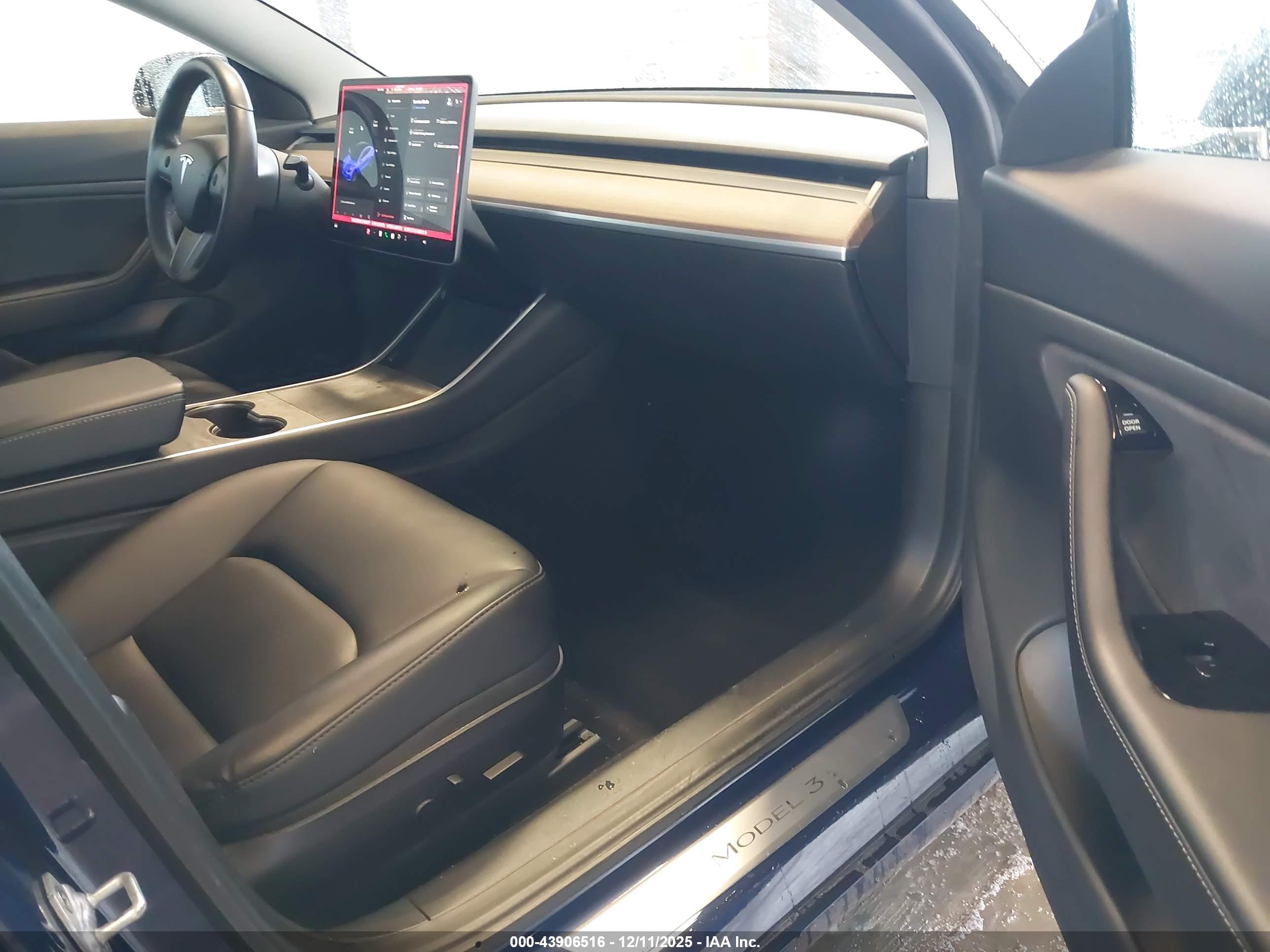 TESLA MODEL image 5