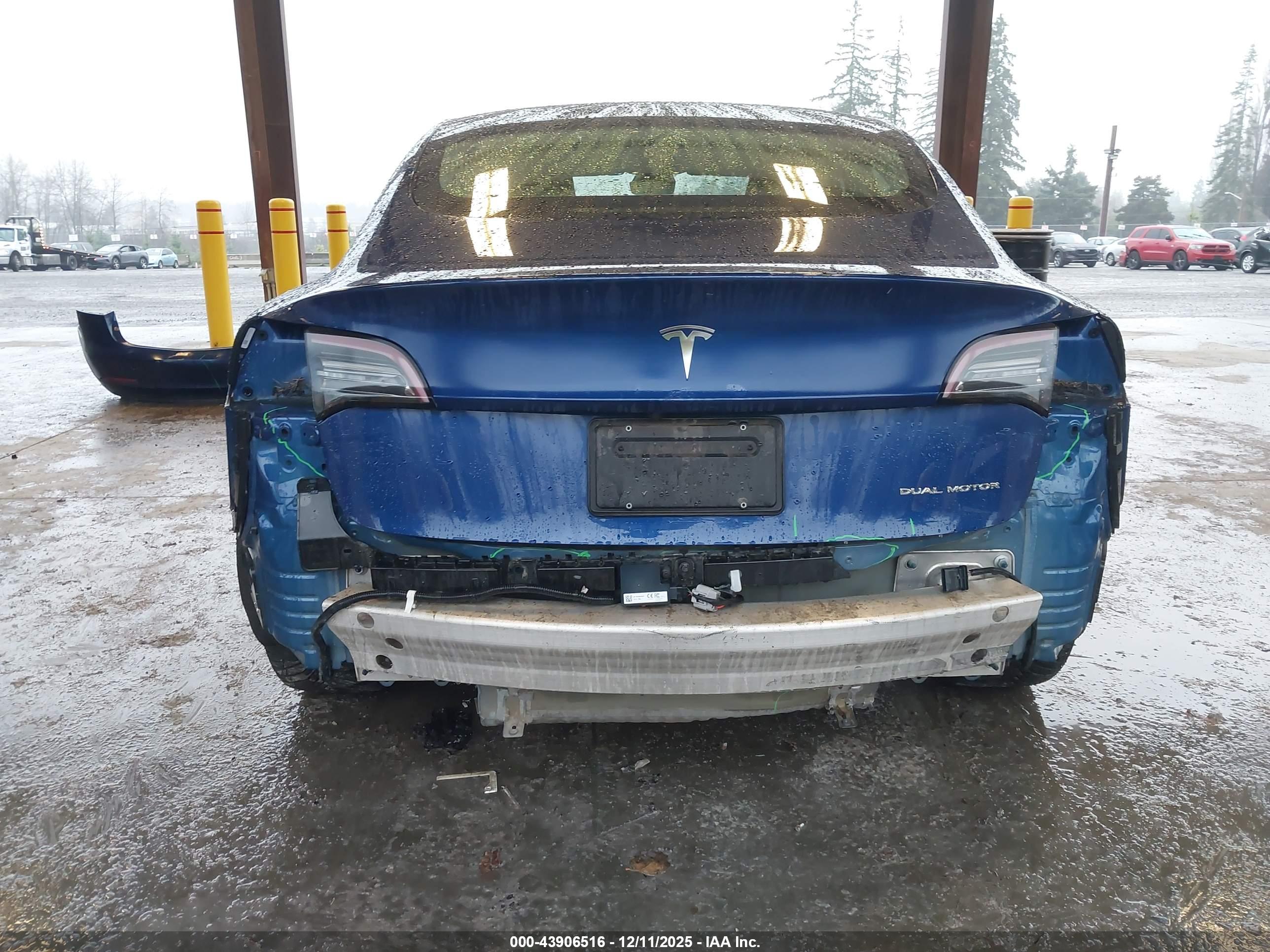 TESLA MODEL image 6