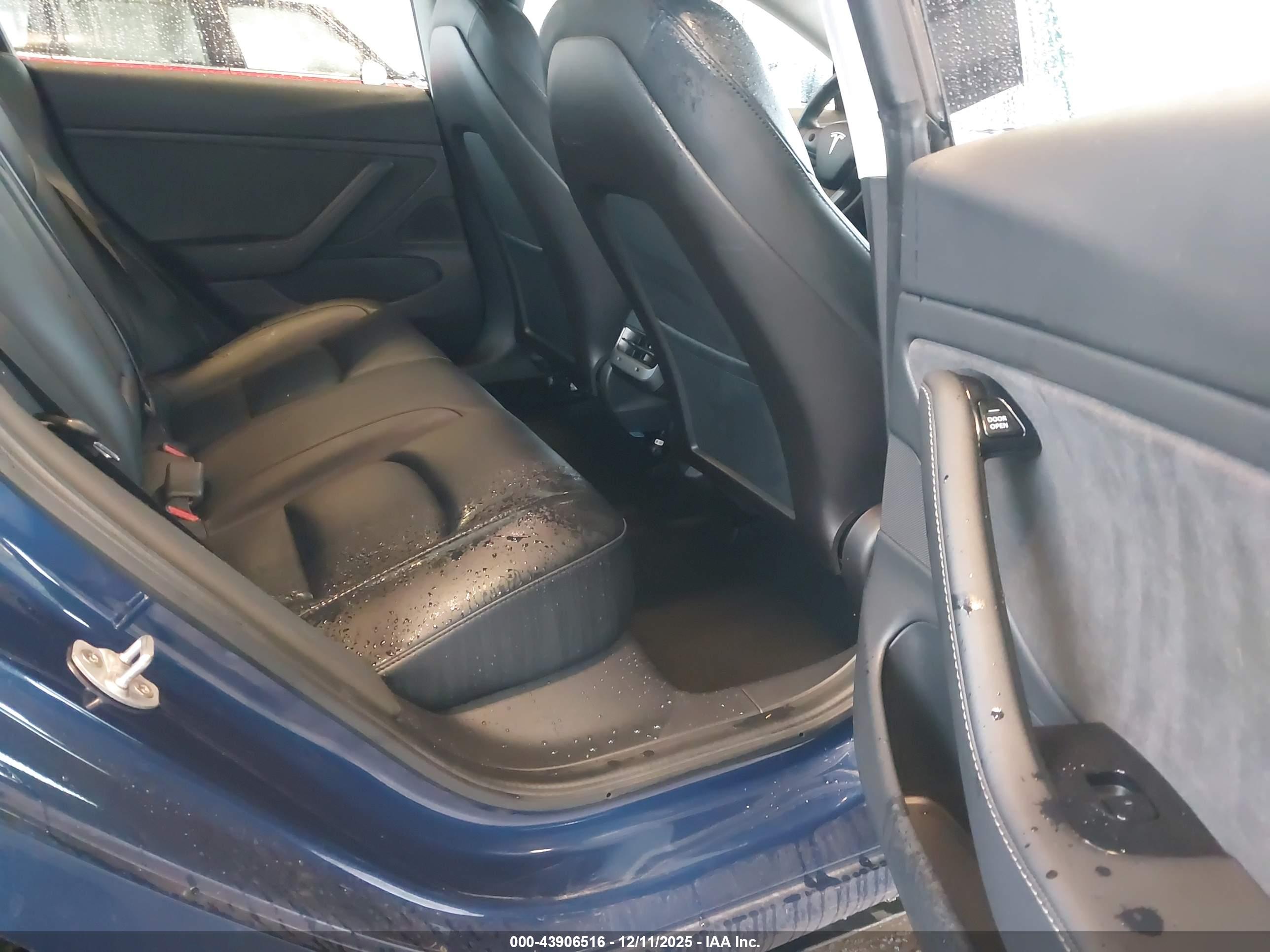 TESLA MODEL image 8