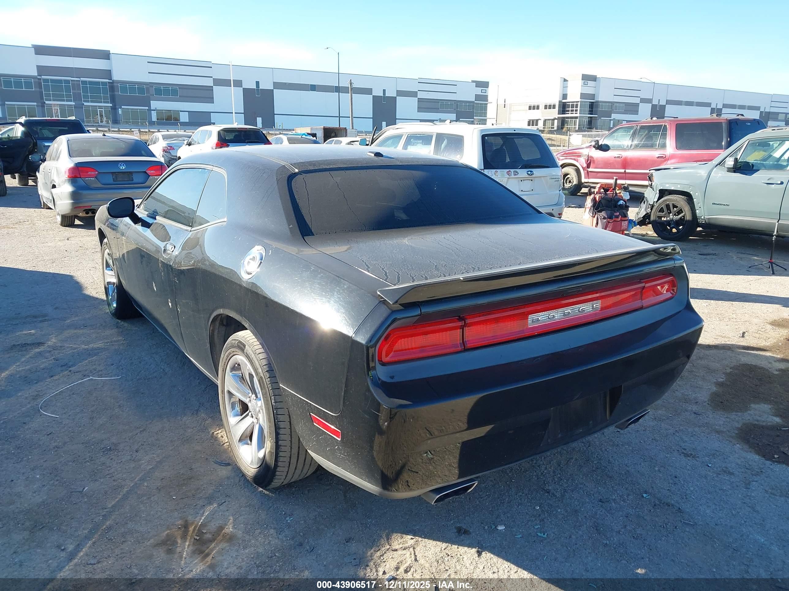 DODGE CHALLENGER image 3