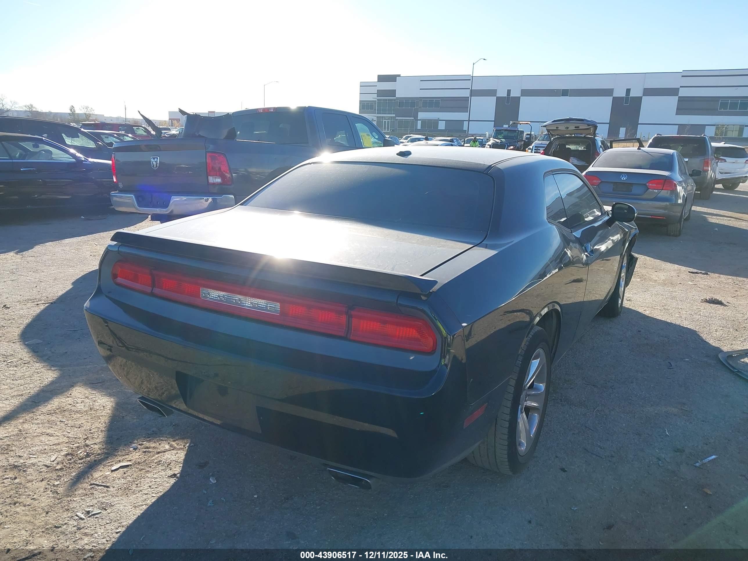 DODGE CHALLENGER image 4