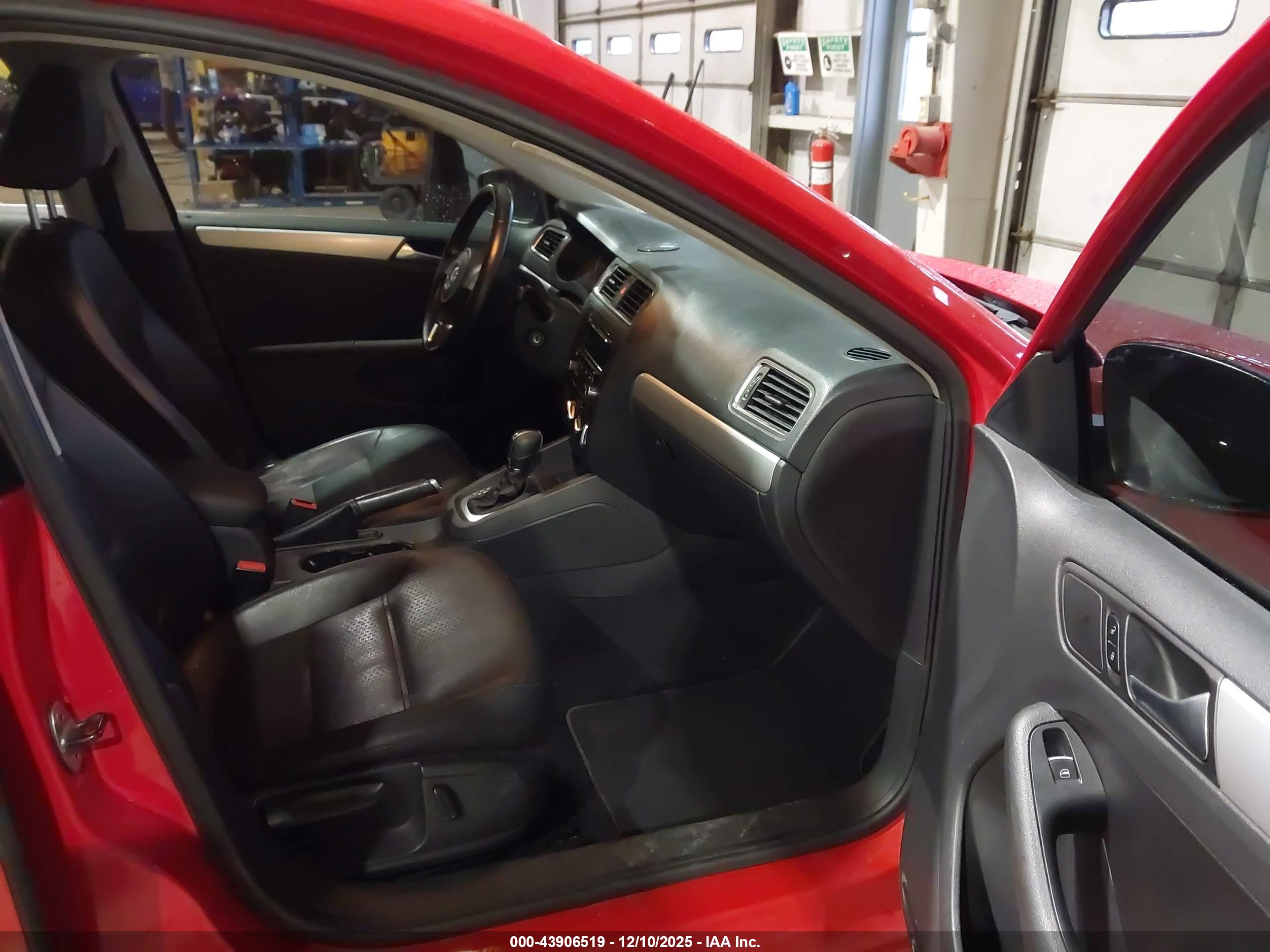 VOLKSWAGEN JETTA image 5