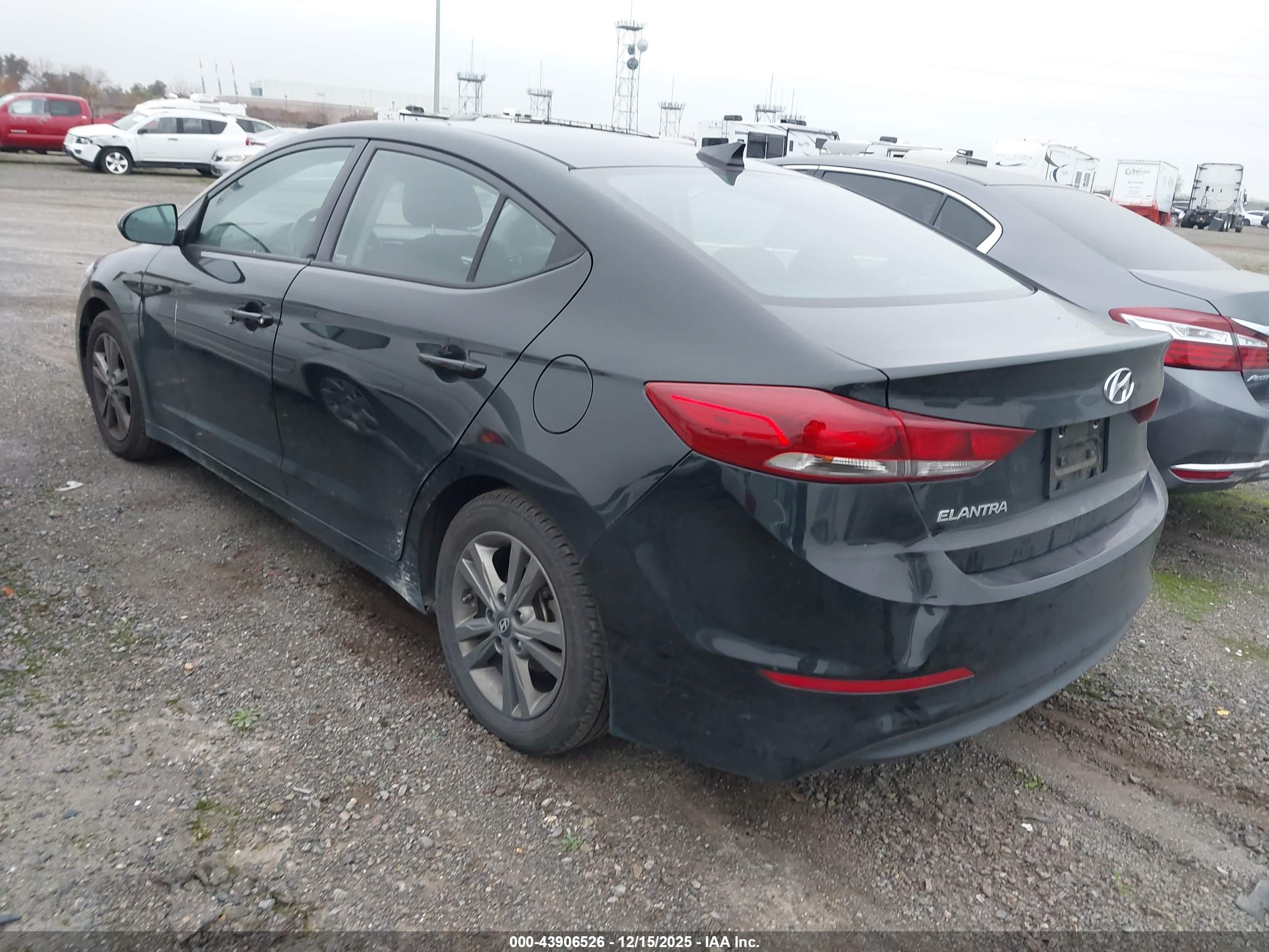 HYUNDAI ELANTRA image 3