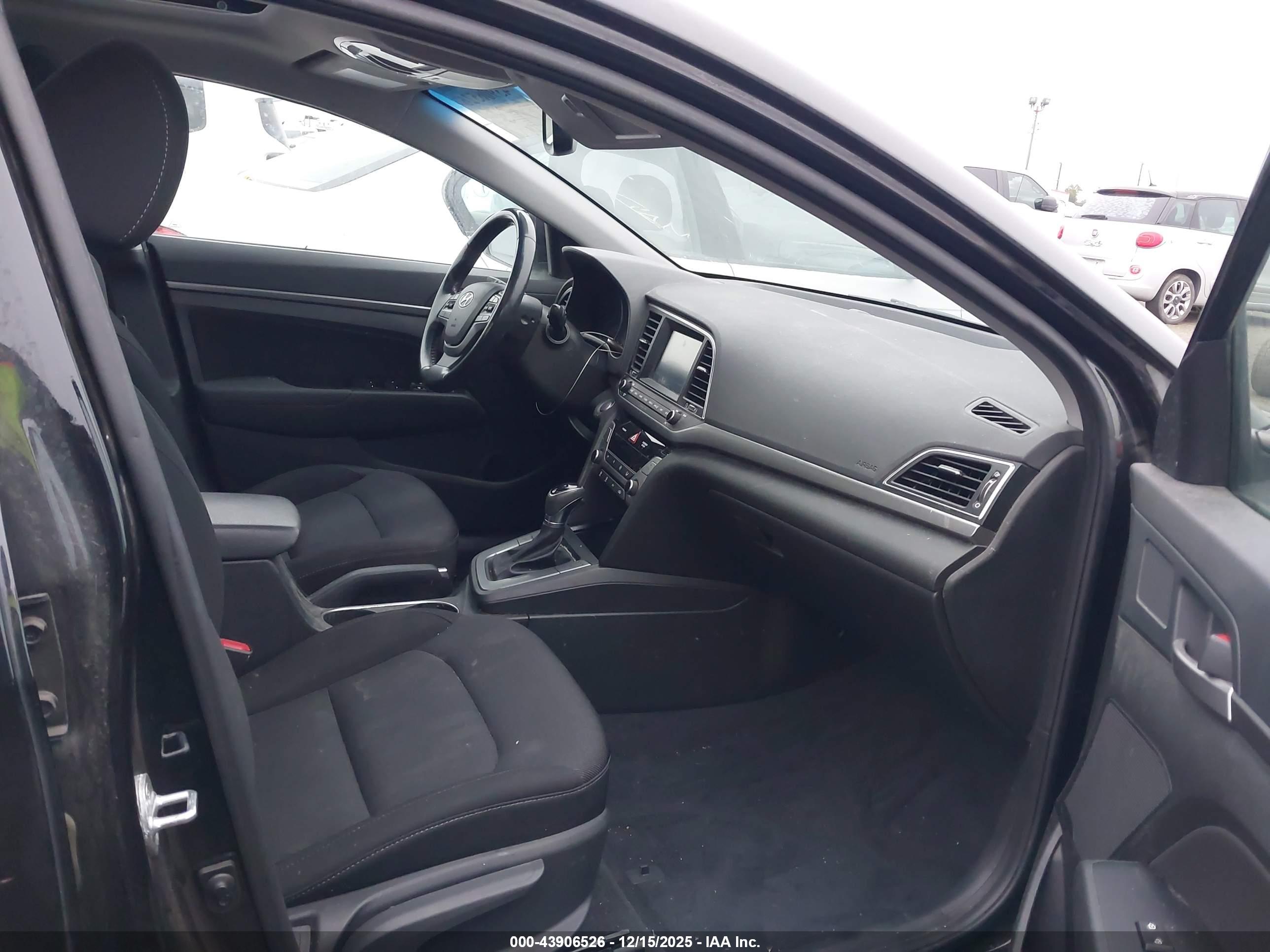 HYUNDAI ELANTRA image 5