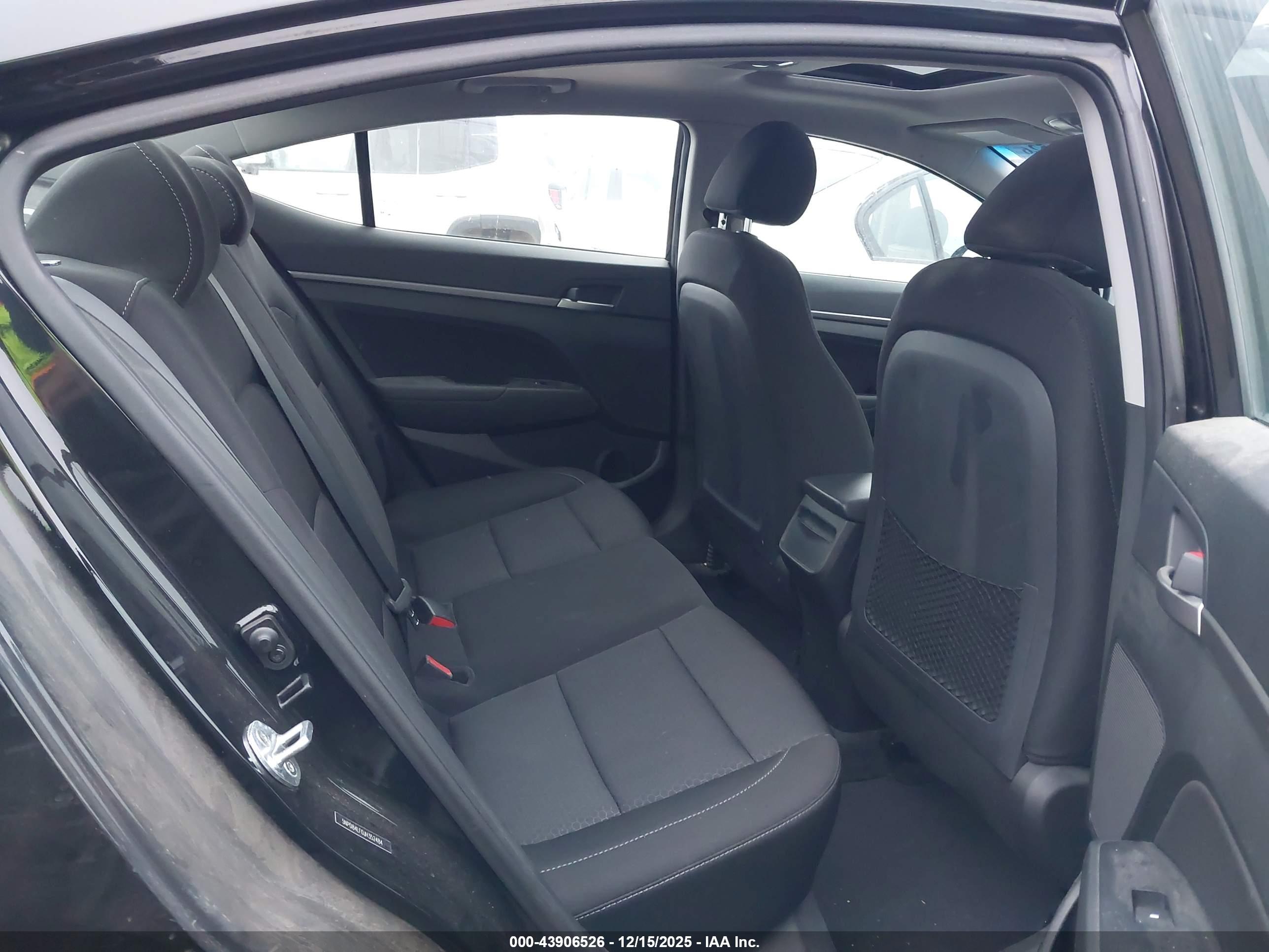 HYUNDAI ELANTRA image 8