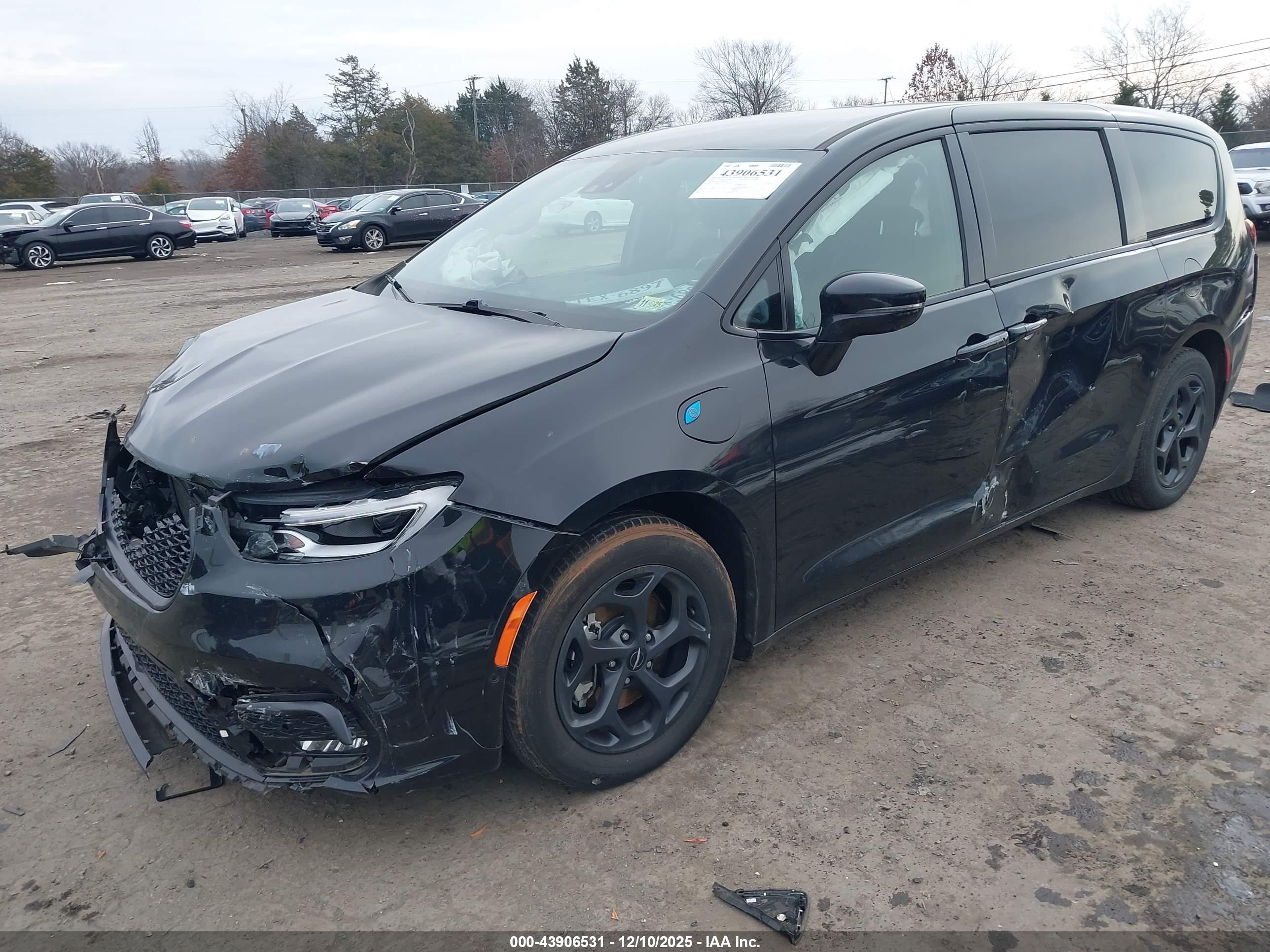 CHRYSLER PACIFICA image 2