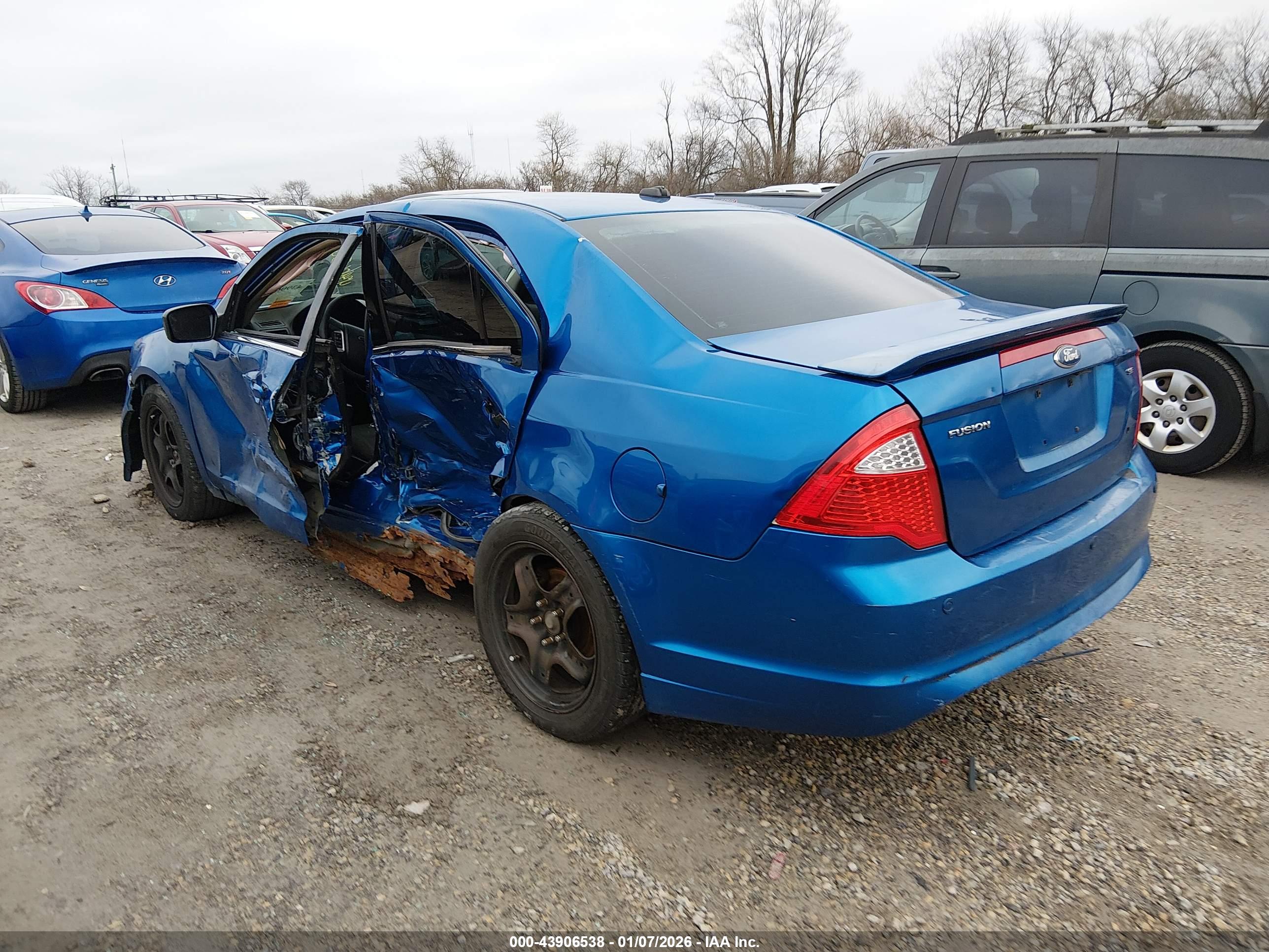 FORD FUSION image 3
