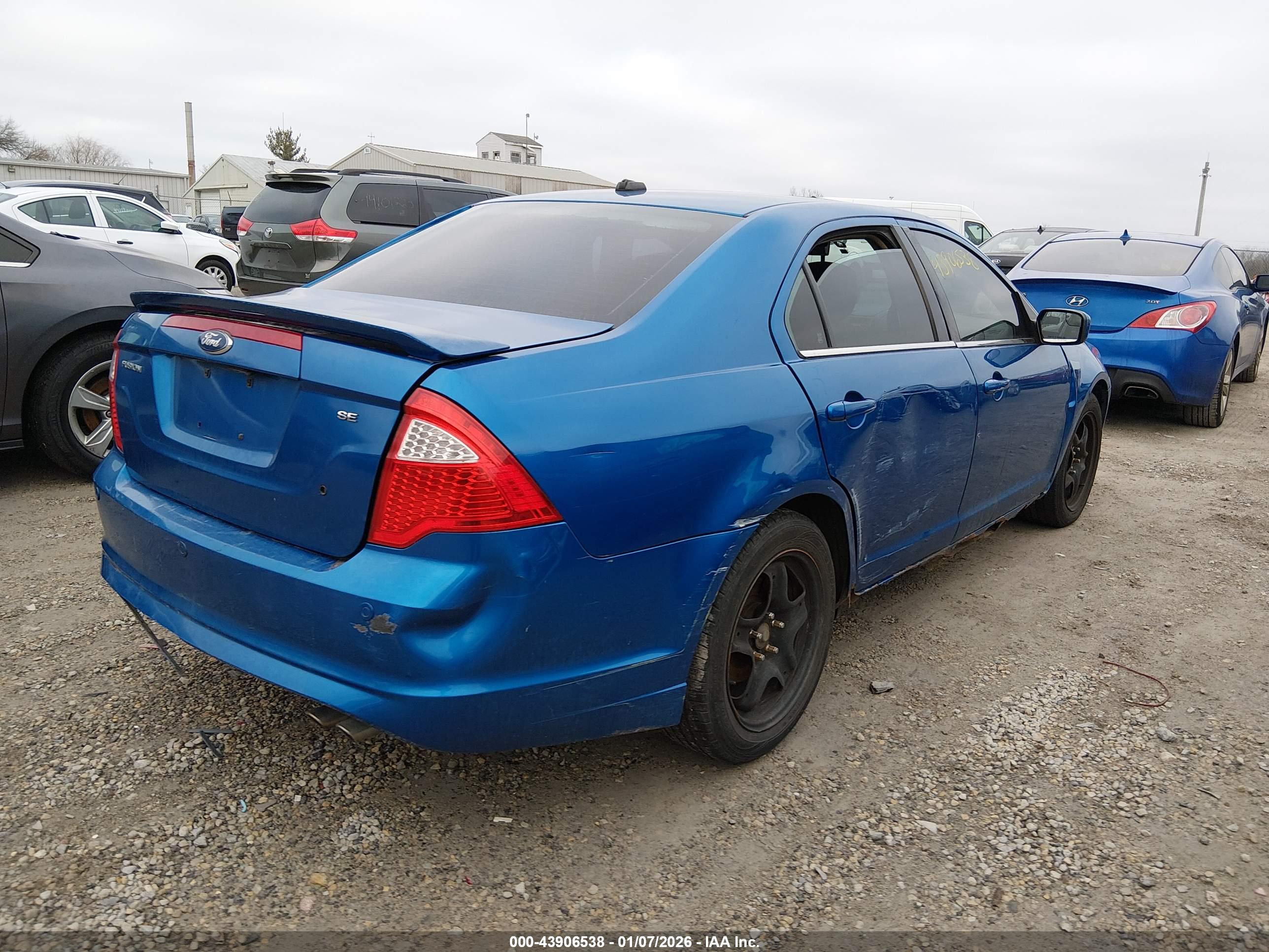FORD FUSION image 4