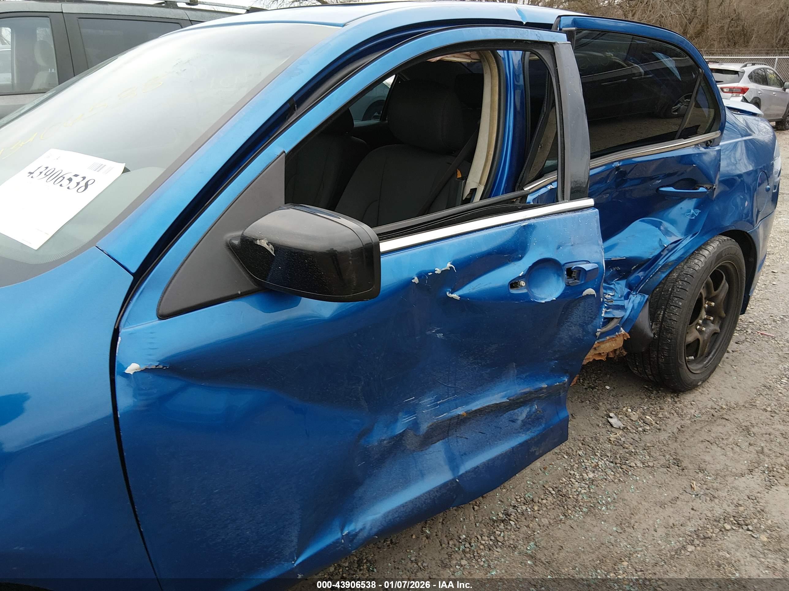FORD FUSION image 6