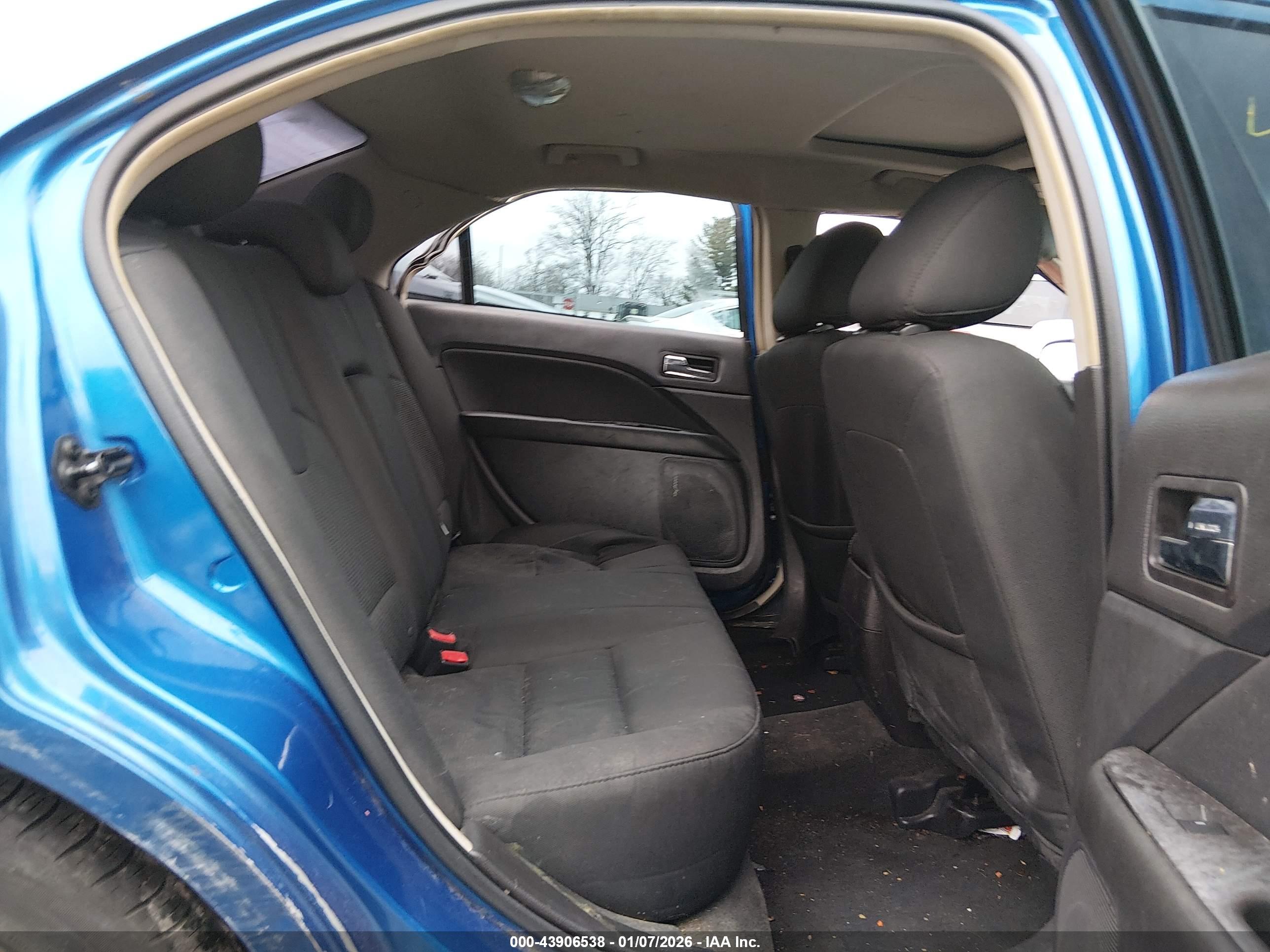 FORD FUSION image 8