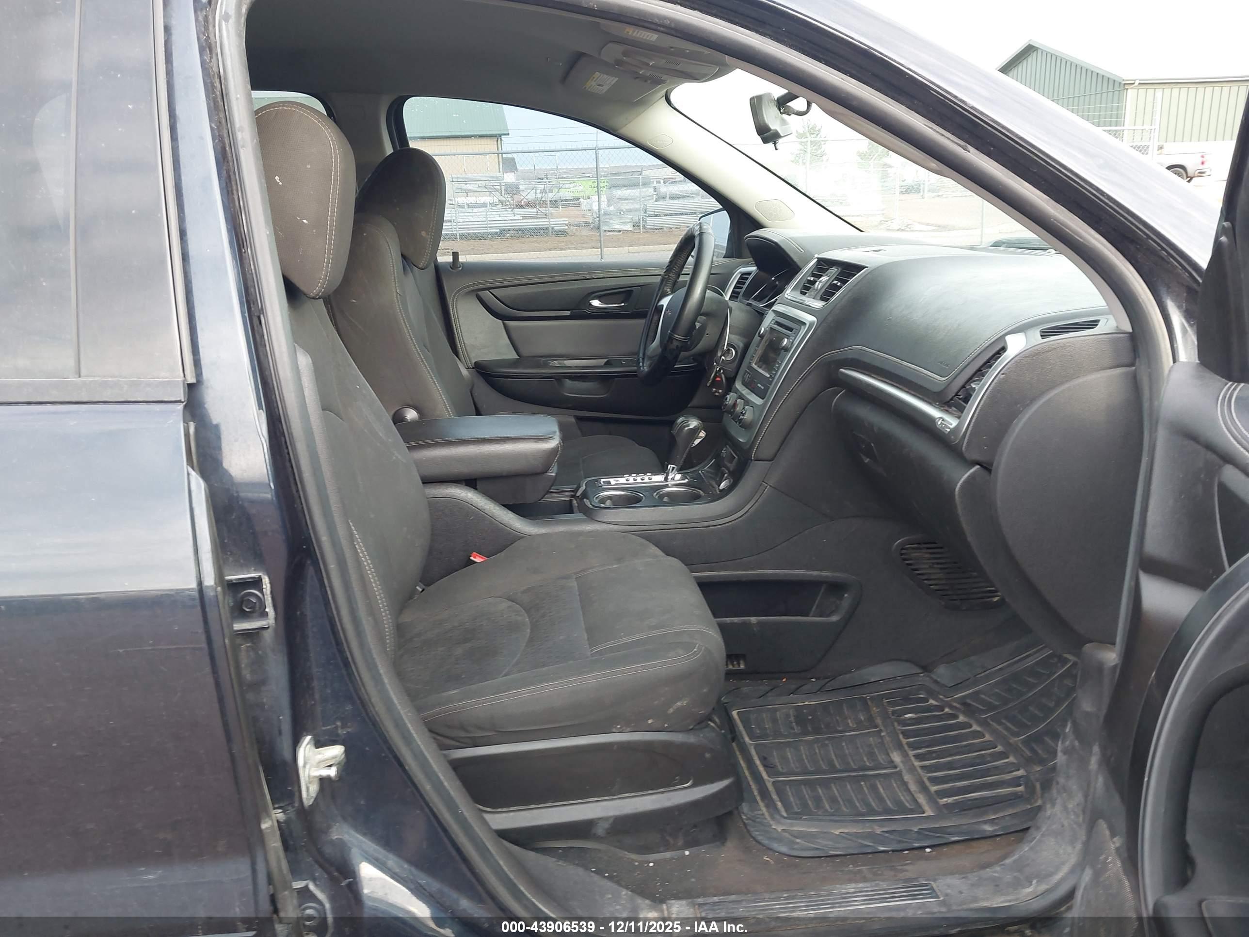 GMC ACADIA image 5