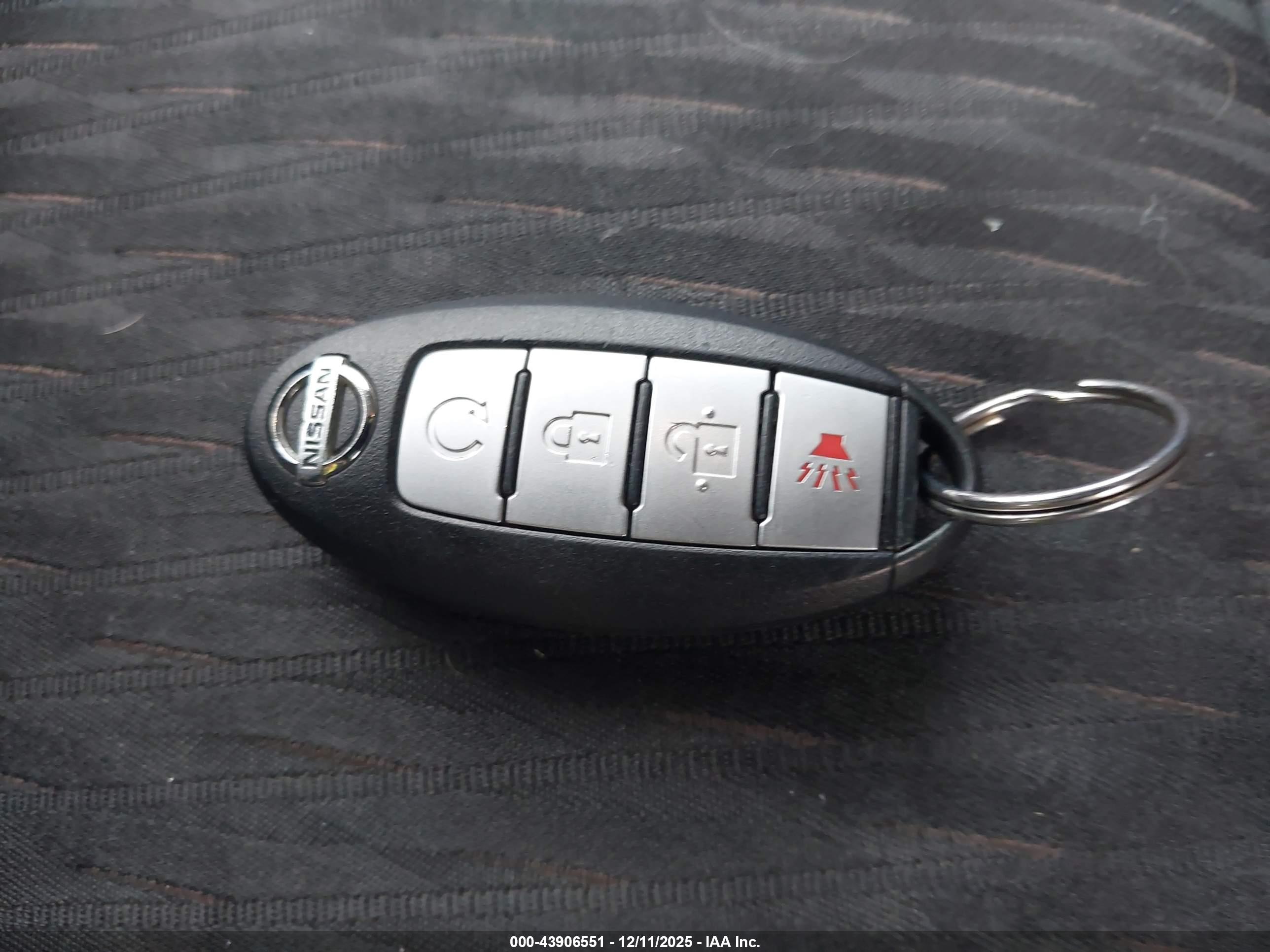 NISSAN ROGUE image 11