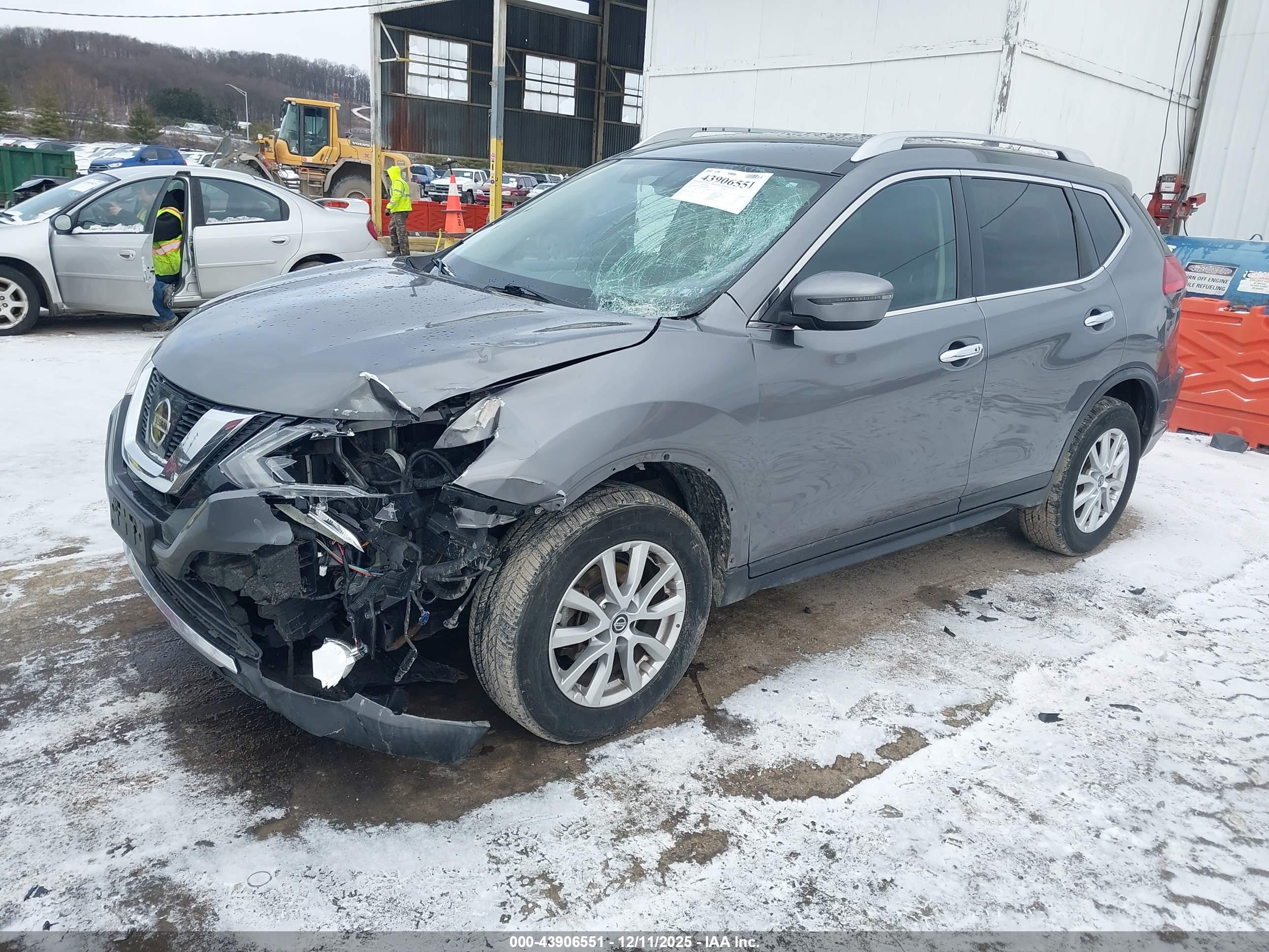 NISSAN ROGUE image 2
