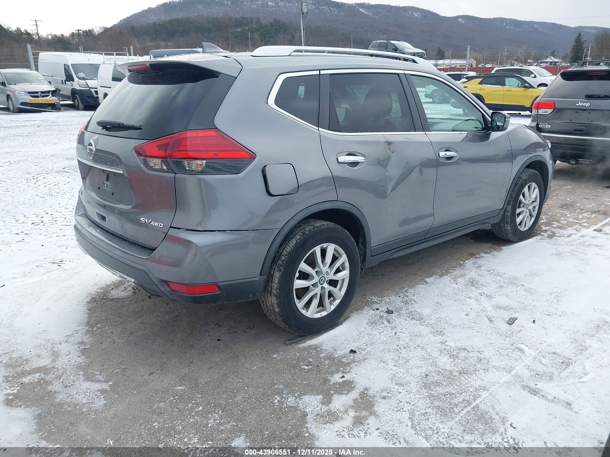 NISSAN ROGUE image 4