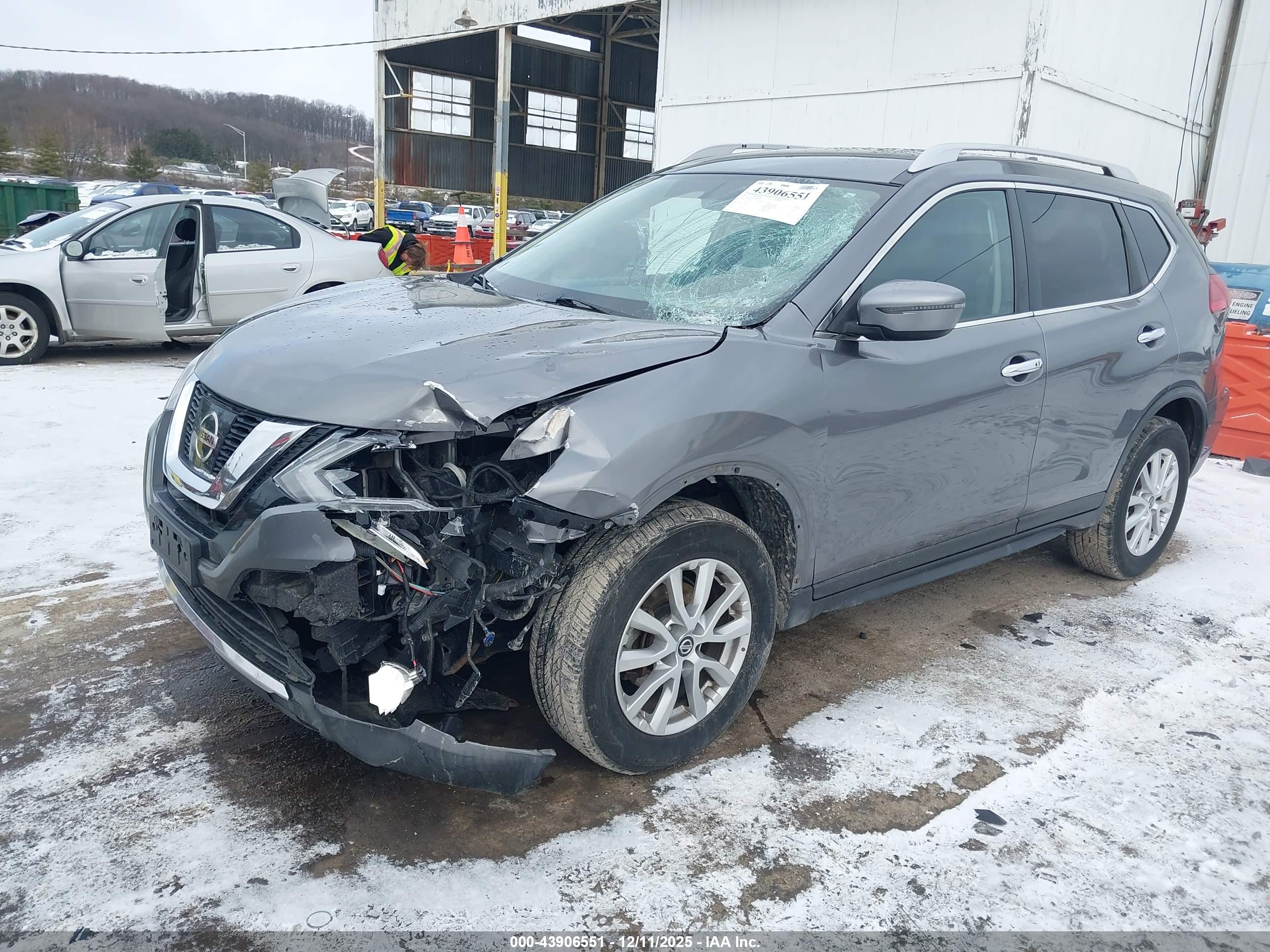 NISSAN ROGUE image 6