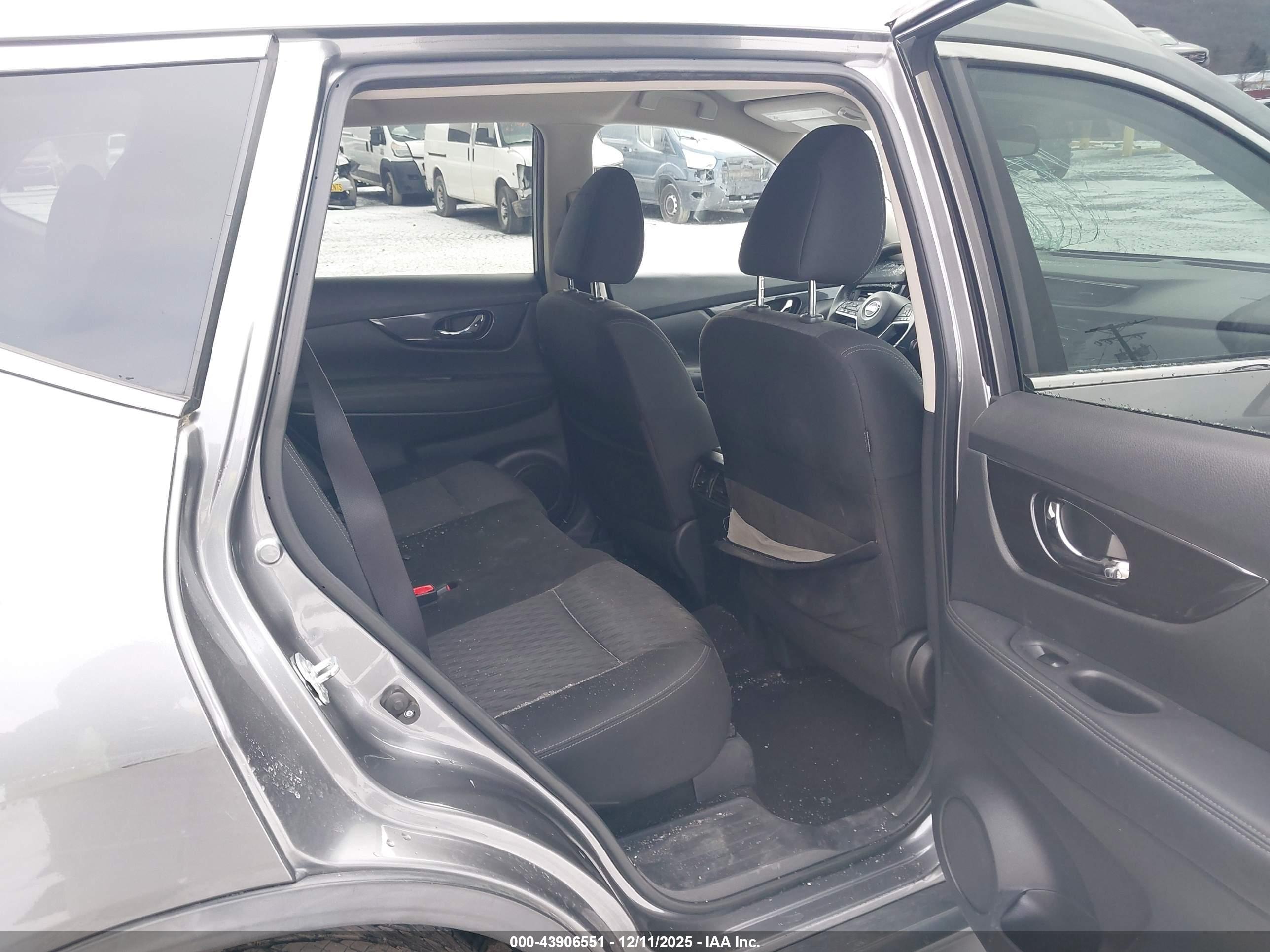 NISSAN ROGUE image 8