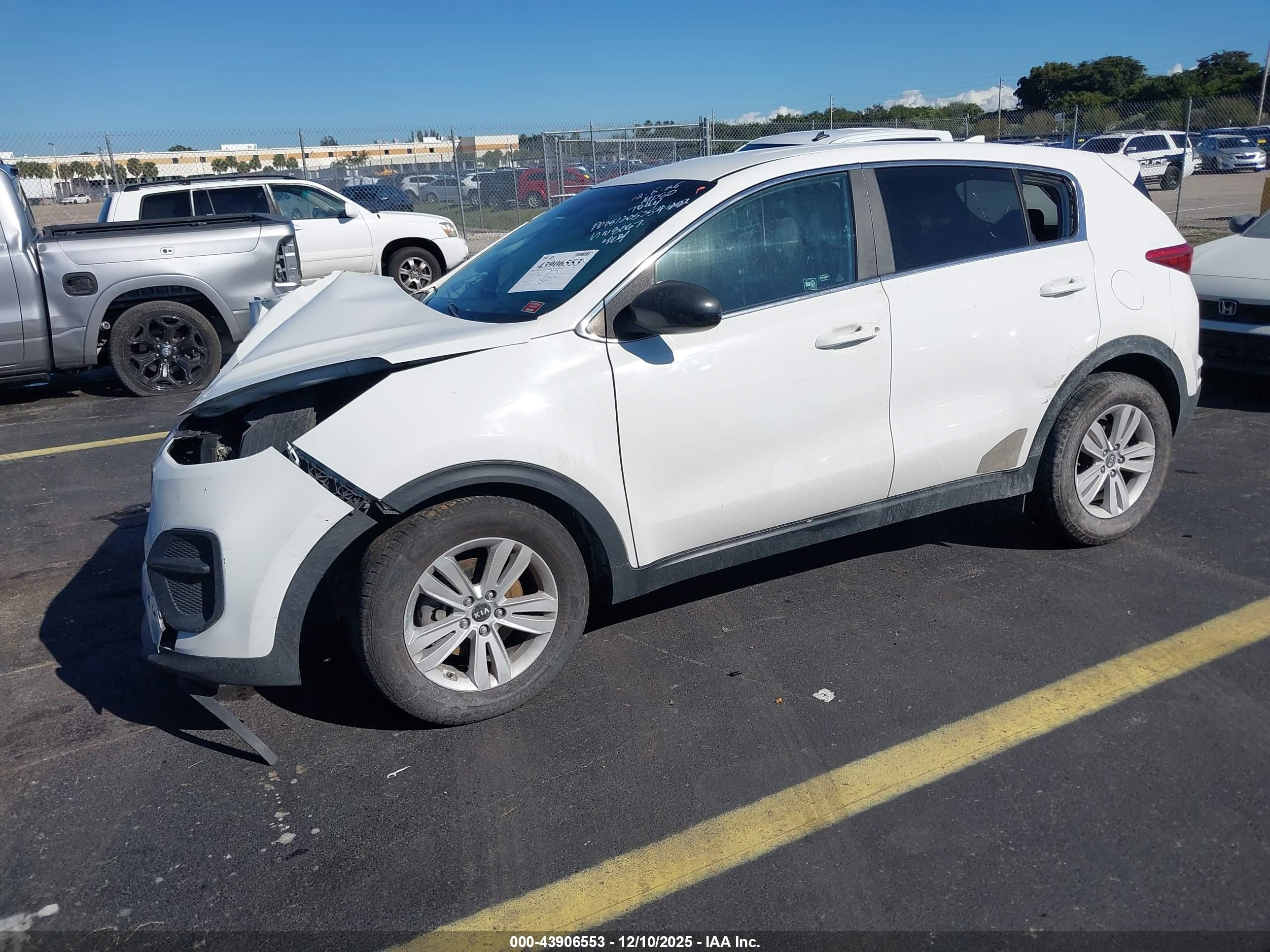 KIA SPORTAGE image 2