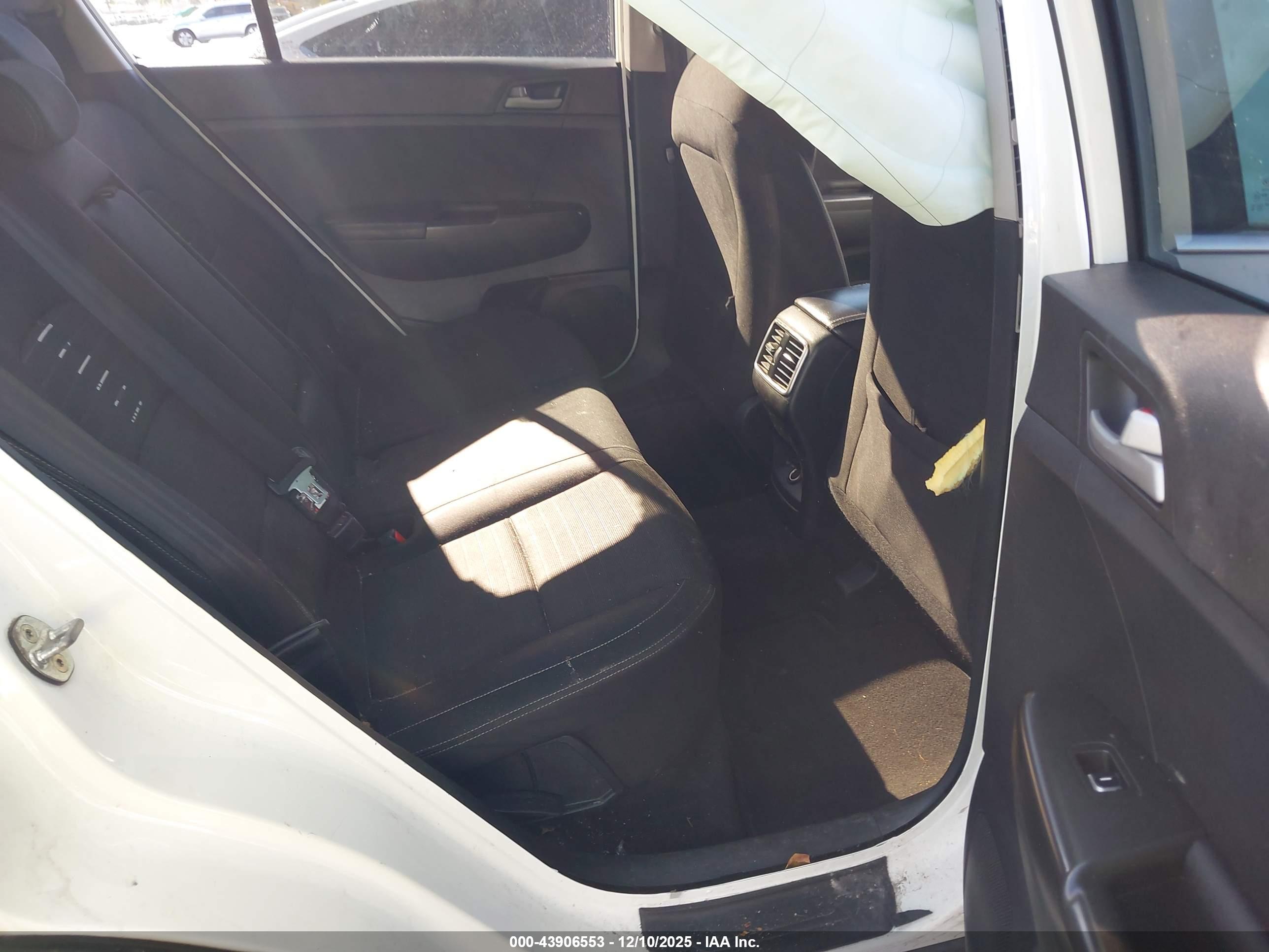 KIA SPORTAGE image 8