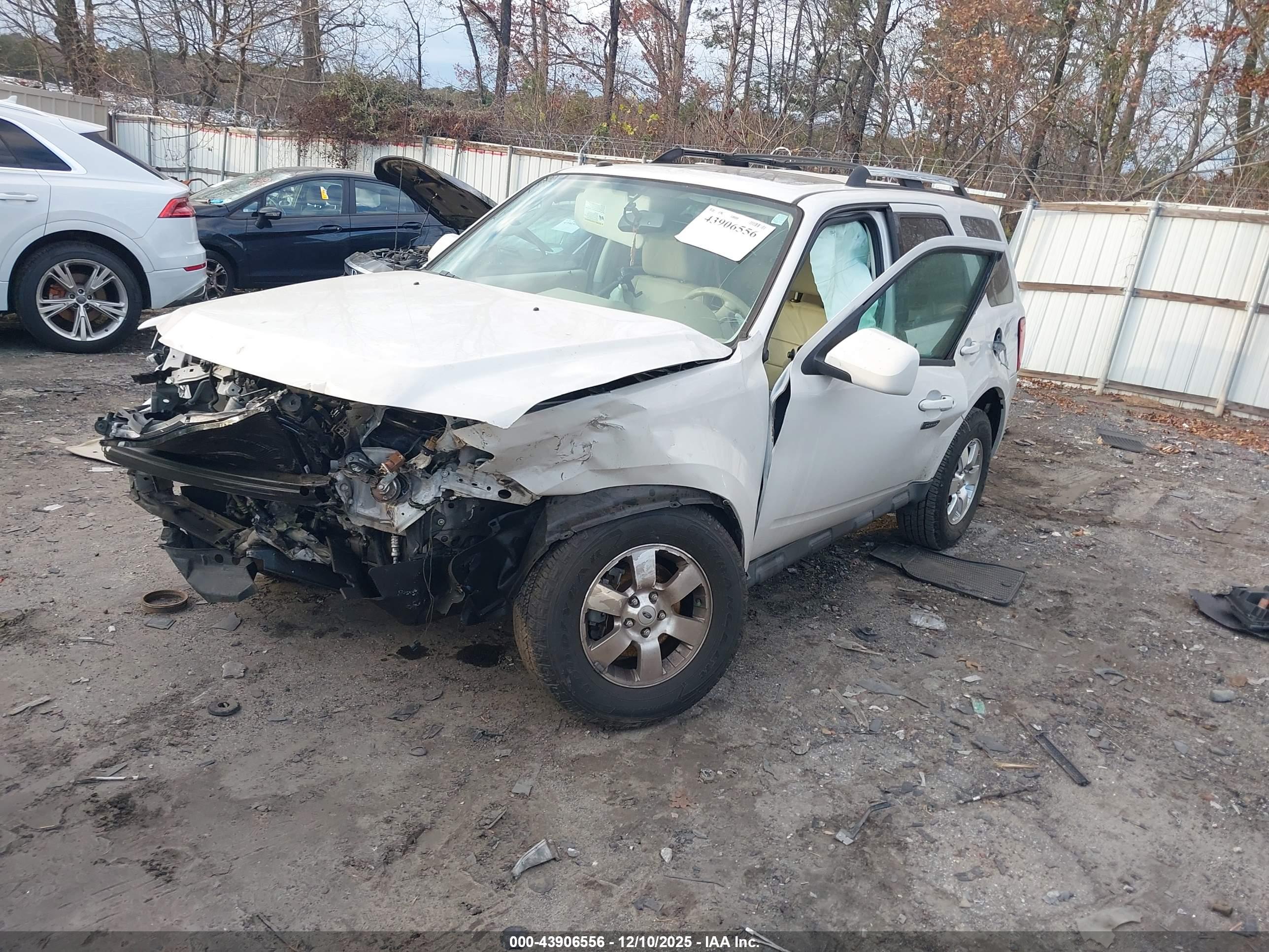 FORD ESCAPE image 2