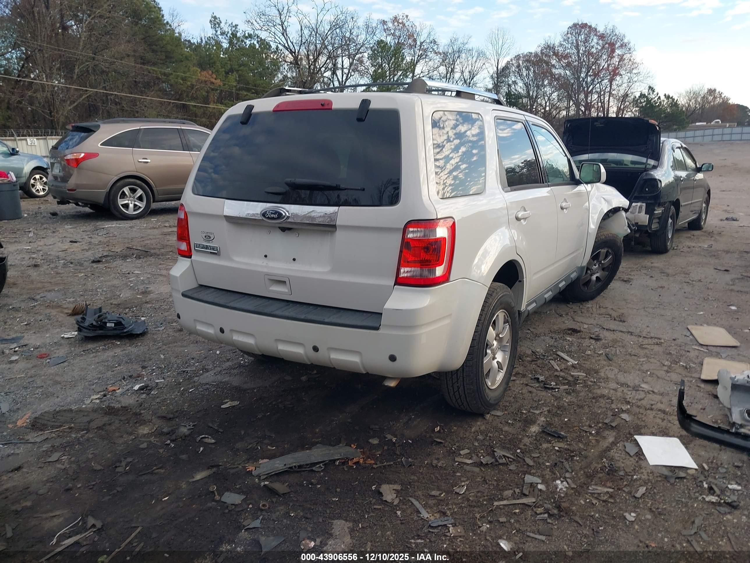 FORD ESCAPE image 4