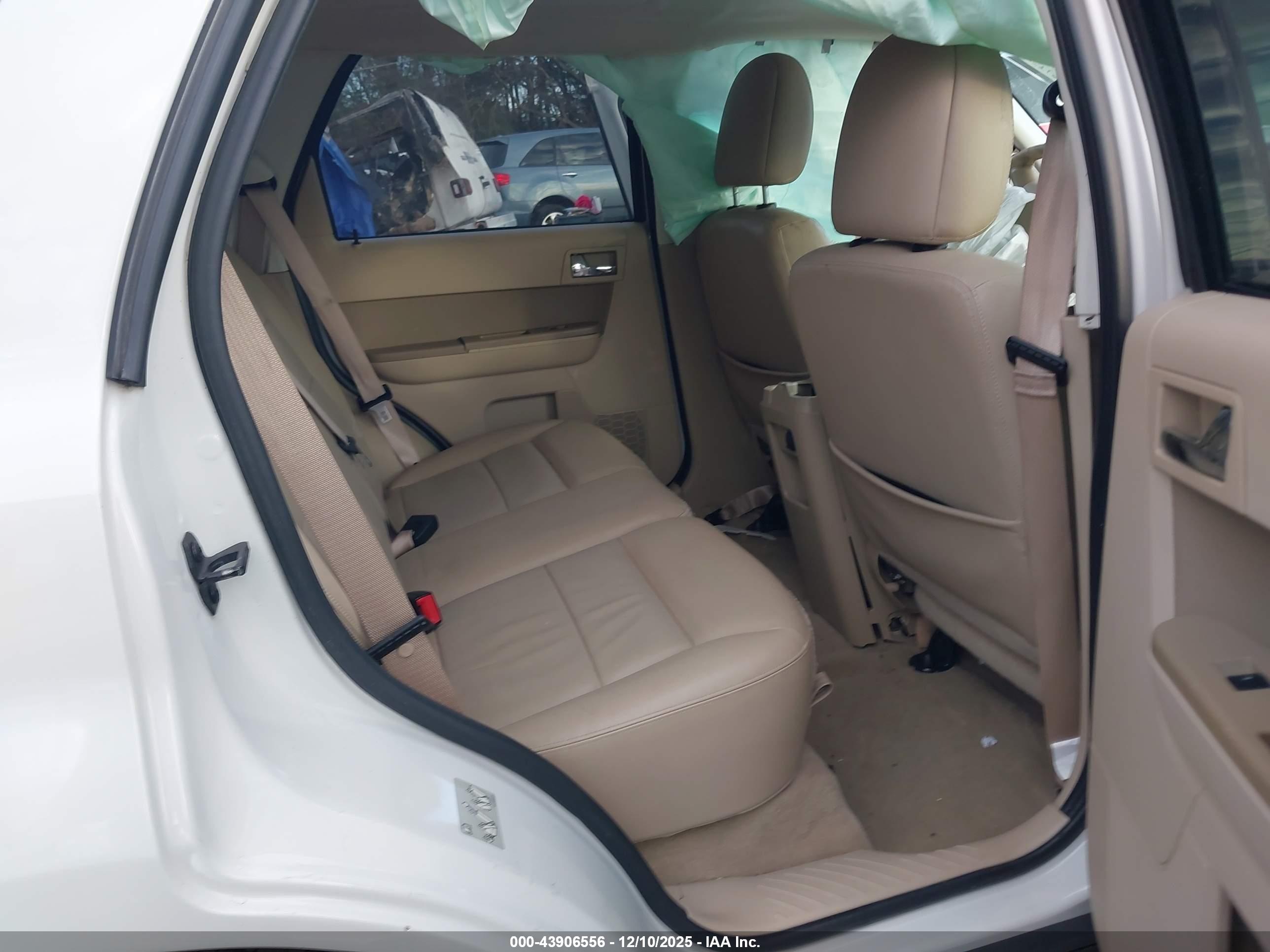FORD ESCAPE image 8