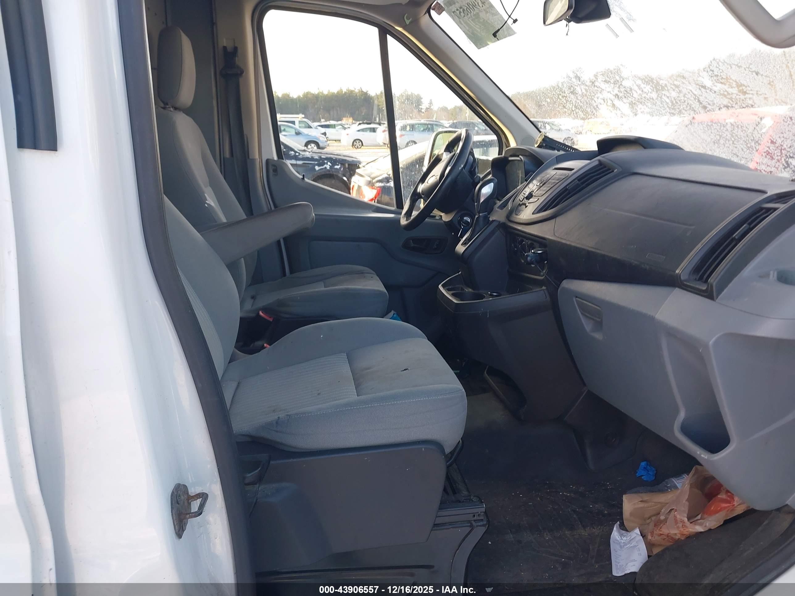 FORD TRANSIT-250 image 5