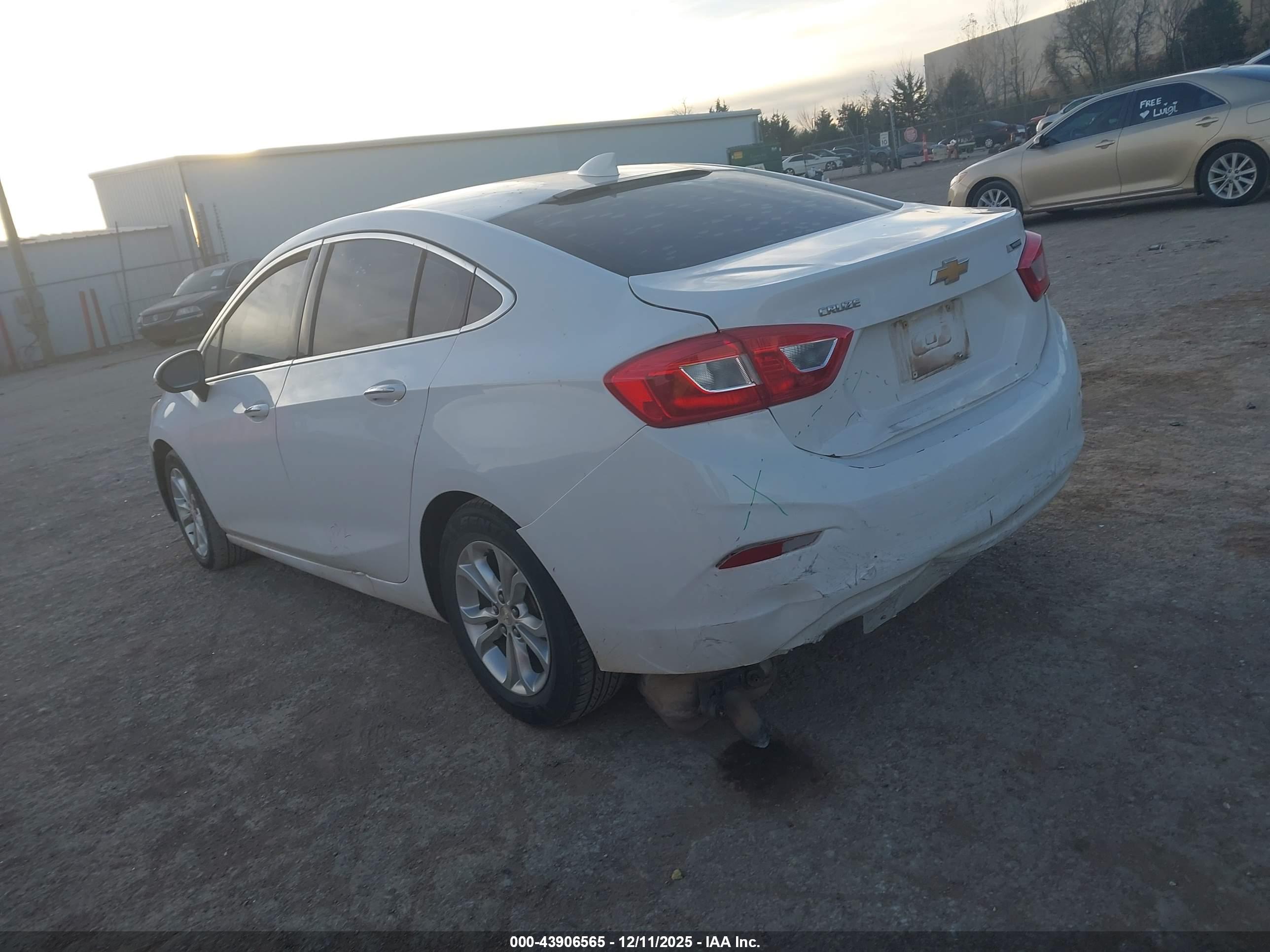 CHEVROLET CRUZE image 3